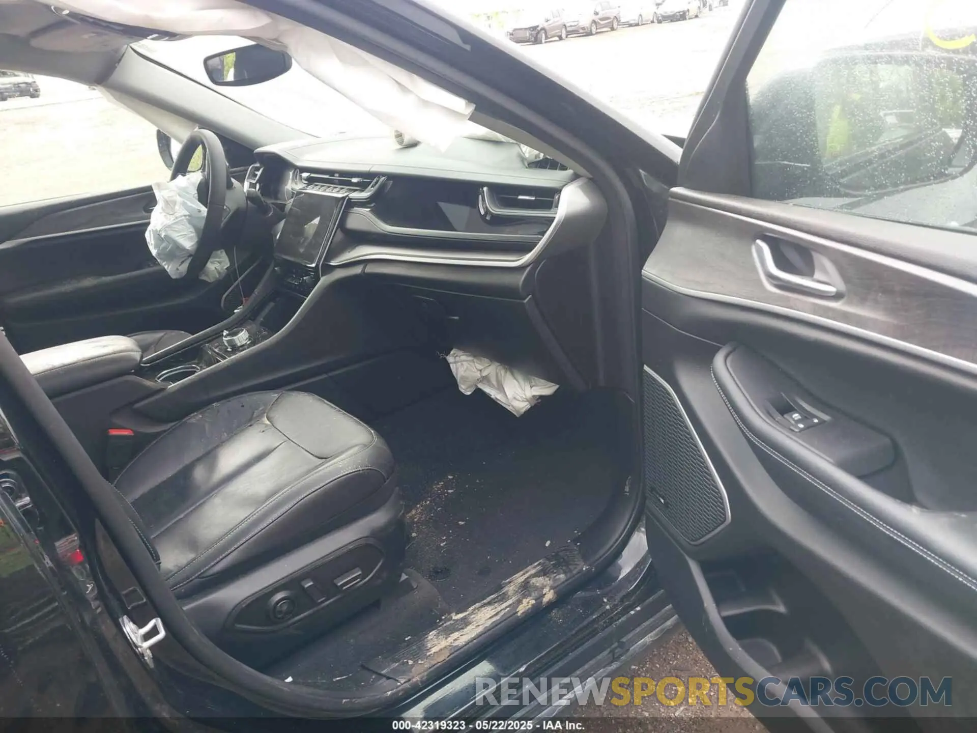 5 Photograph of a damaged car 1C4RJYB69N8715243 JEEP GRAND CHEROKEE 4XE 2022