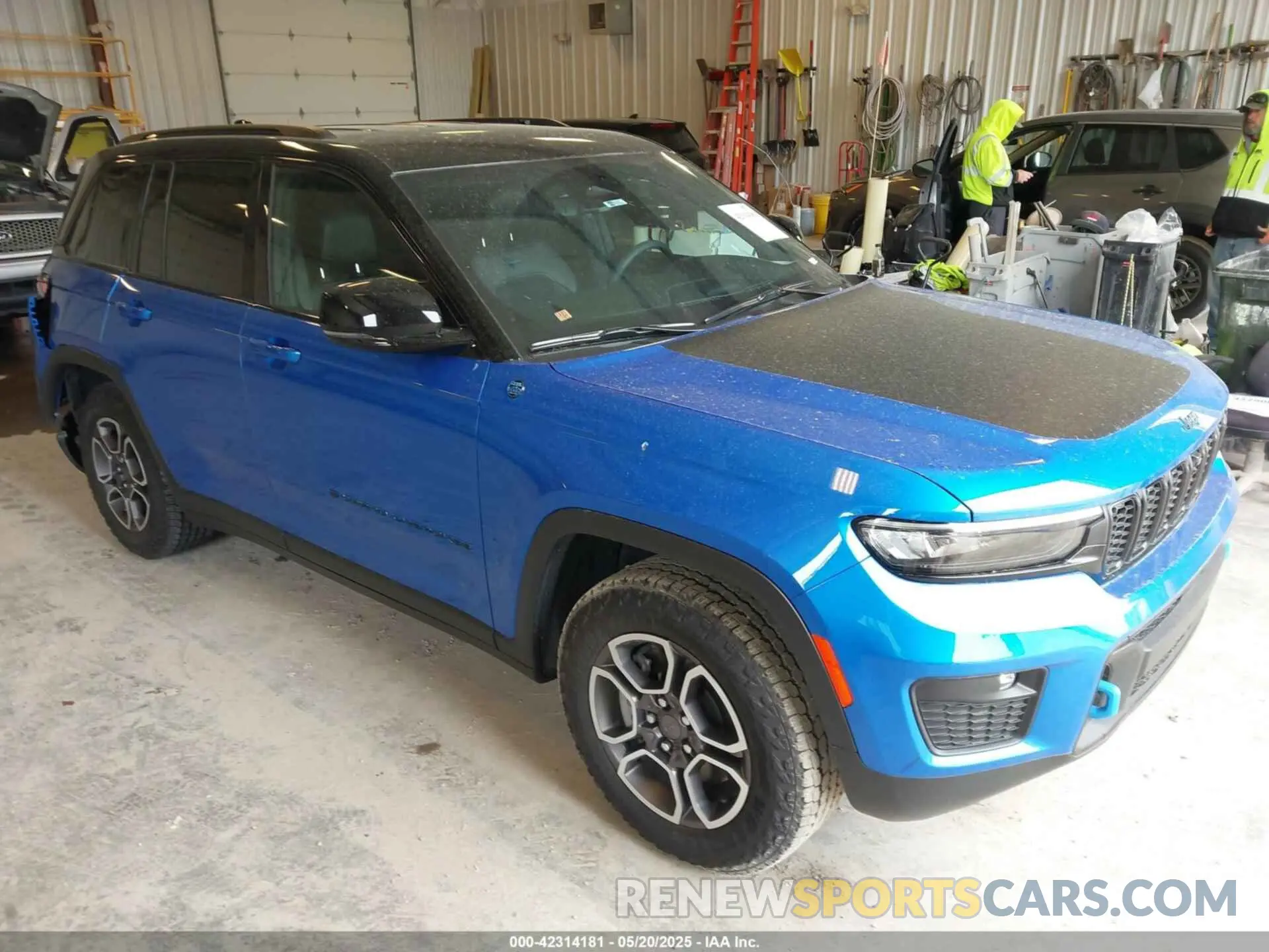 1 Photograph of a damaged car 1C4RJYC61N8747036 JEEP GRAND CHEROKEE 4XE 2022