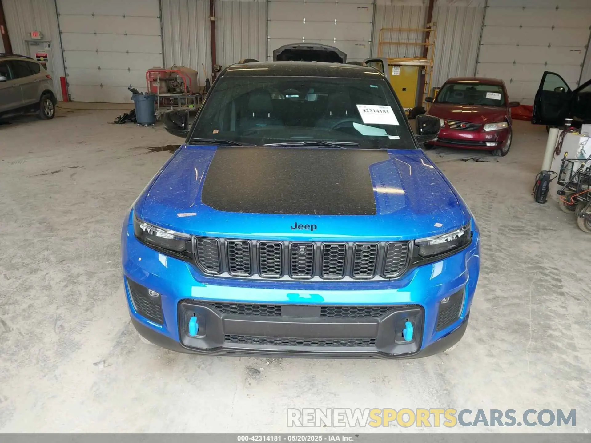 12 Photograph of a damaged car 1C4RJYC61N8747036 JEEP GRAND CHEROKEE 4XE 2022