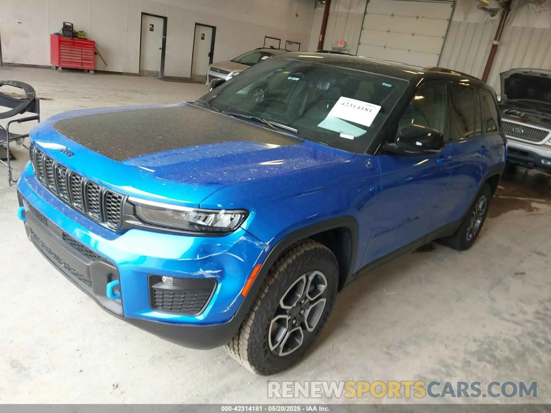 2 Photograph of a damaged car 1C4RJYC61N8747036 JEEP GRAND CHEROKEE 4XE 2022