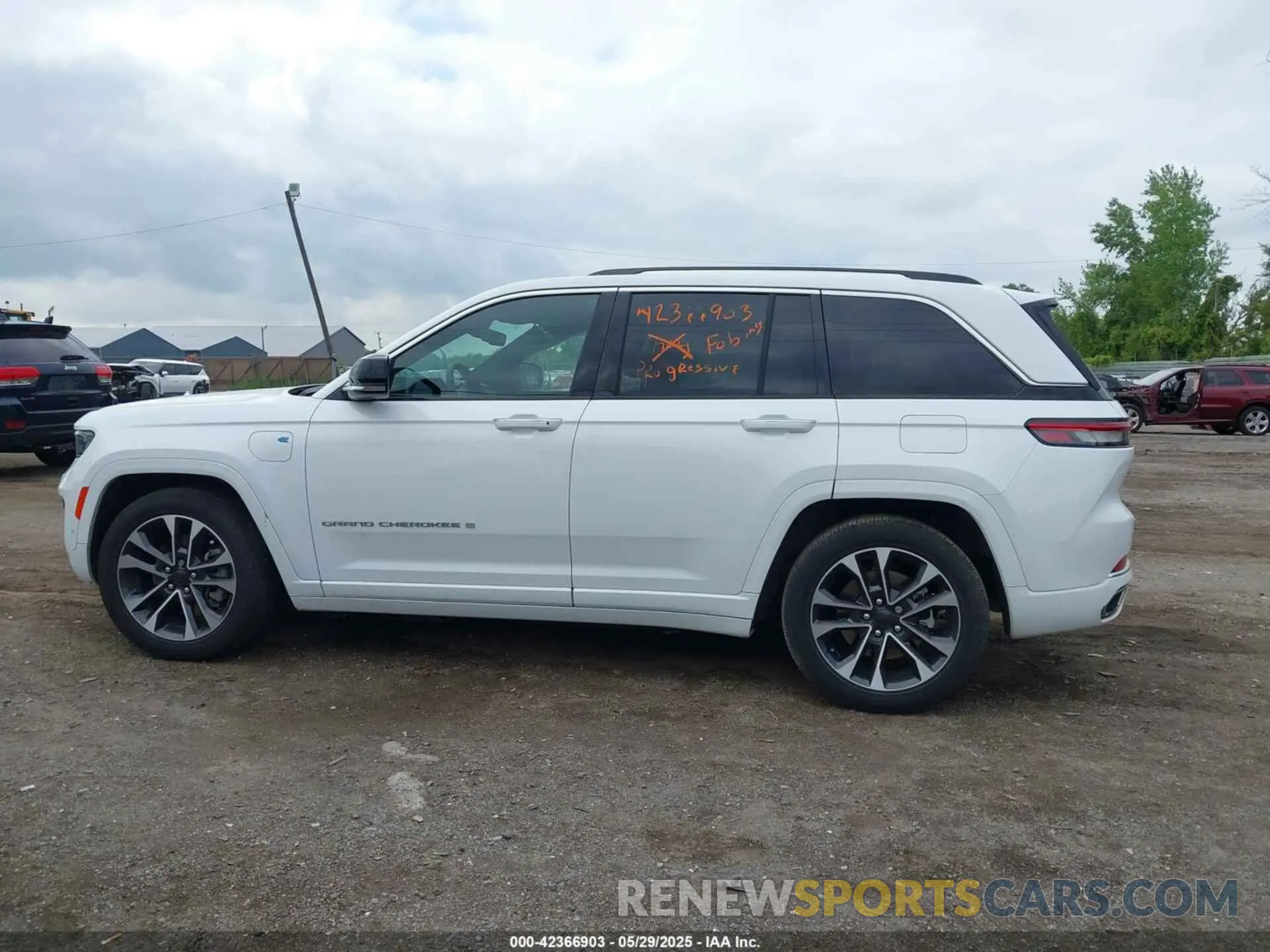 14 Photograph of a damaged car 1C4RJYD60N8717511 JEEP GRAND CHEROKEE 4XE 2022