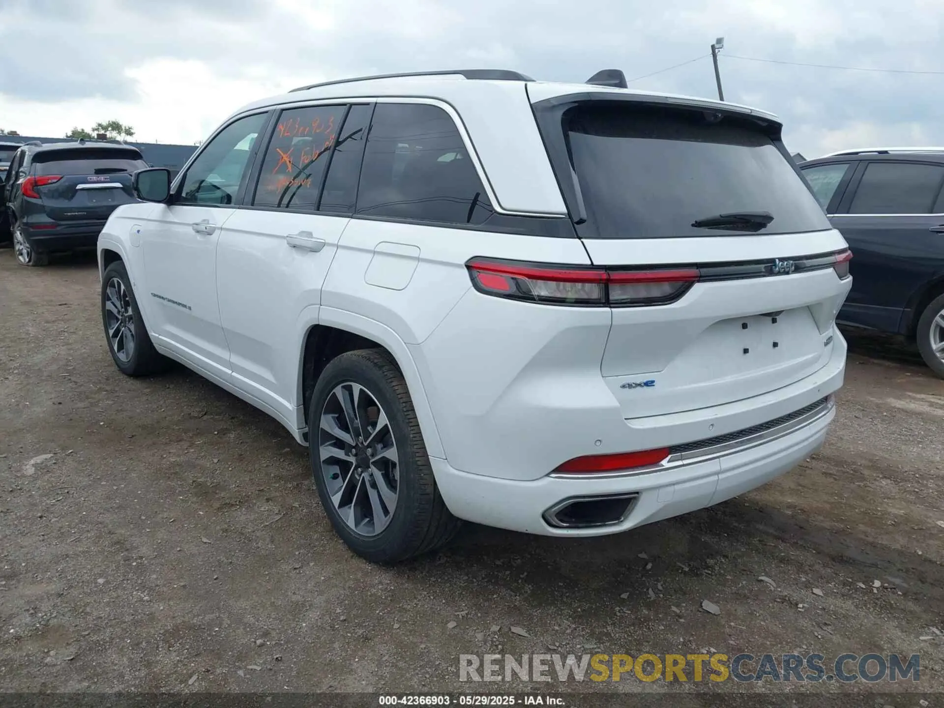 3 Photograph of a damaged car 1C4RJYD60N8717511 JEEP GRAND CHEROKEE 4XE 2022