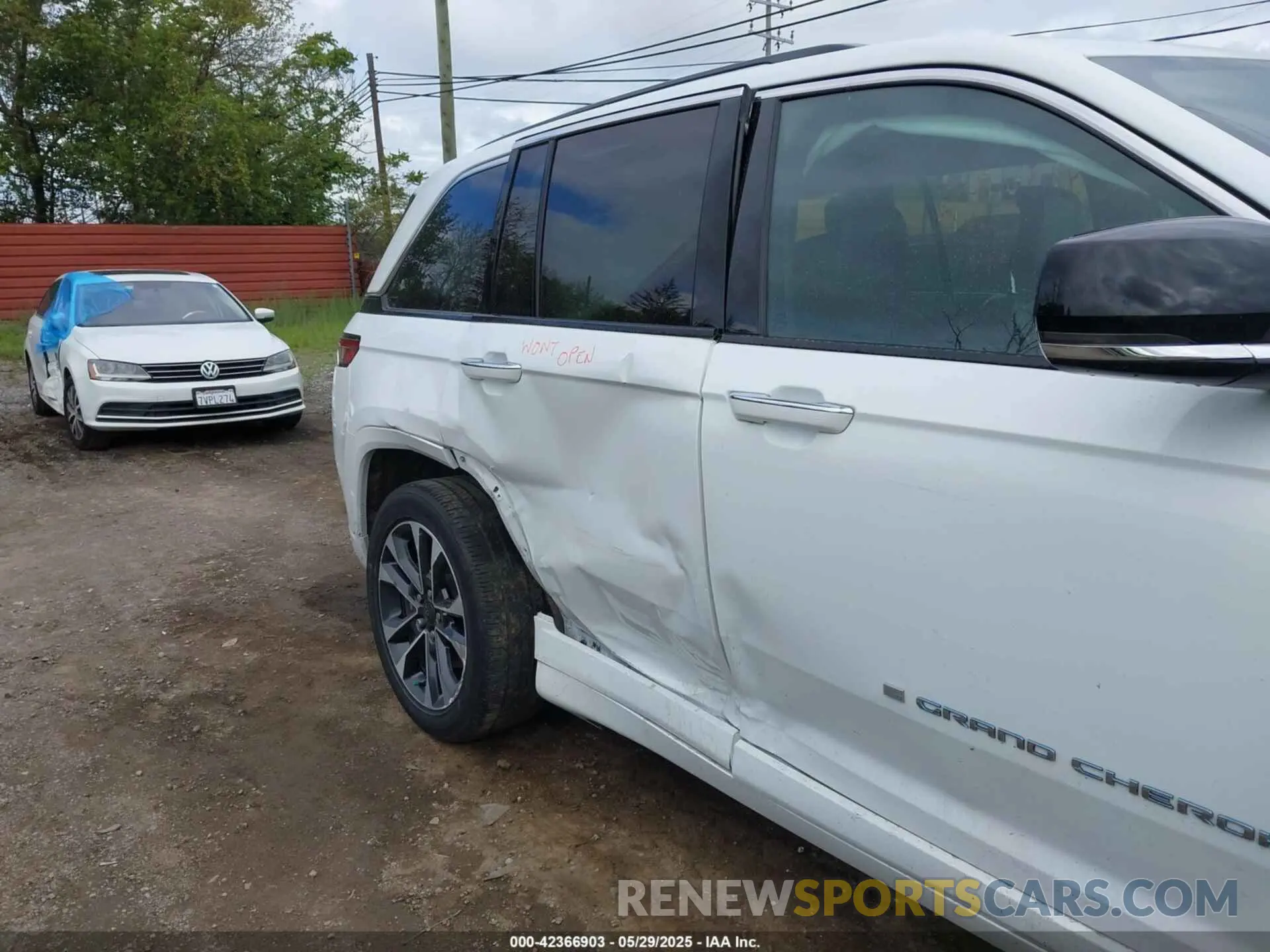6 Photograph of a damaged car 1C4RJYD60N8717511 JEEP GRAND CHEROKEE 4XE 2022