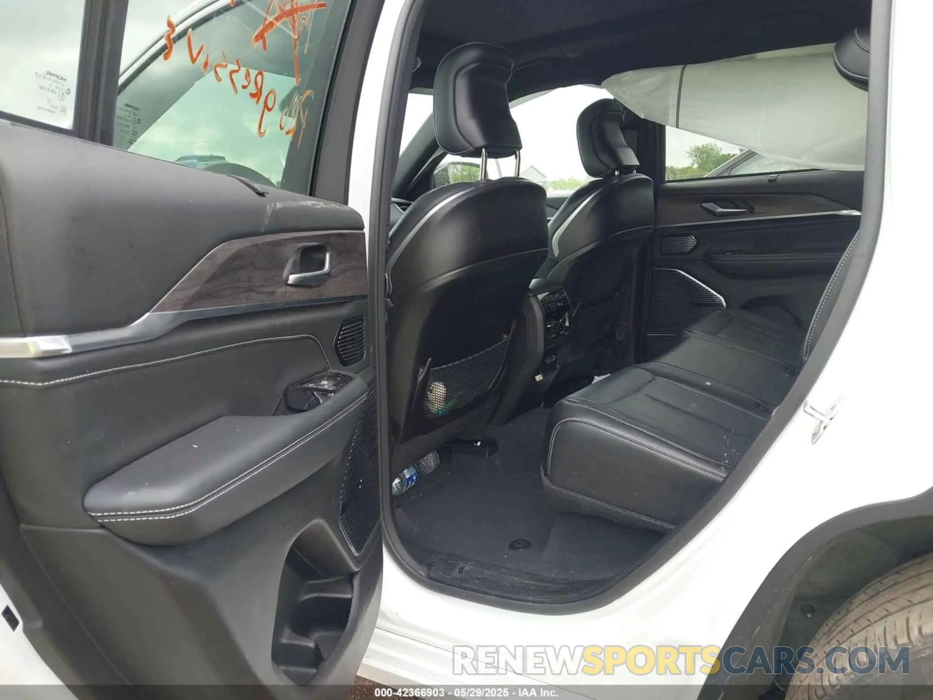 8 Photograph of a damaged car 1C4RJYD60N8717511 JEEP GRAND CHEROKEE 4XE 2022