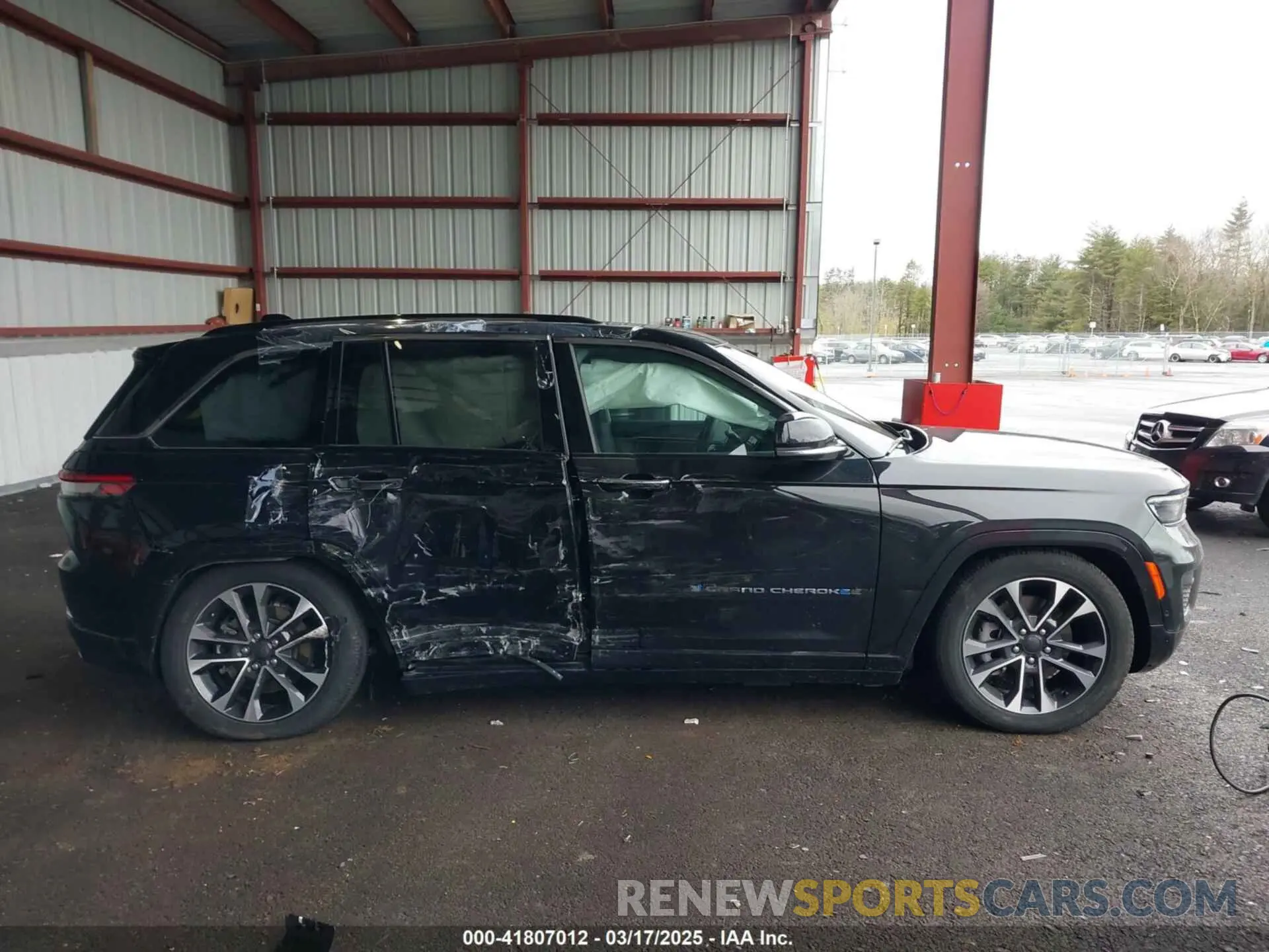 13 Photograph of a damaged car 1C4RJYD66N8715407 JEEP GRAND CHEROKEE 4XE 2022