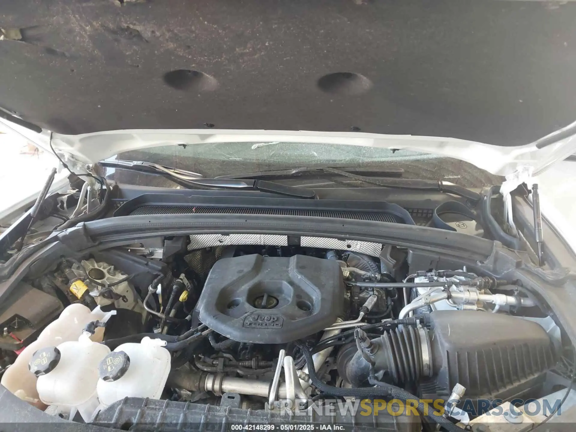 10 Photograph of a damaged car 1C4RJYB60P8880567 JEEP GRAND CHEROKEE 4XE 2023