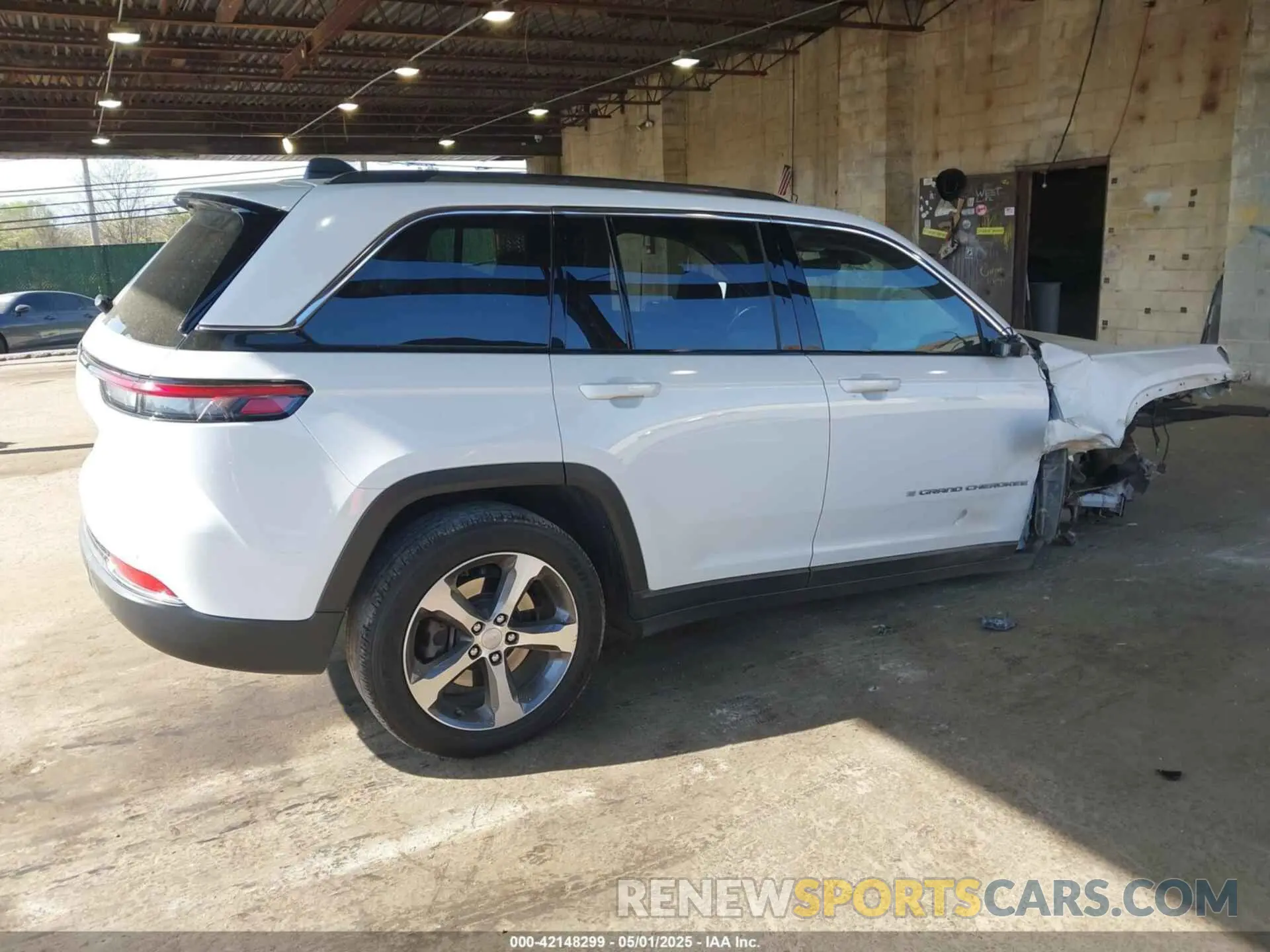 4 Photograph of a damaged car 1C4RJYB60P8880567 JEEP GRAND CHEROKEE 4XE 2023