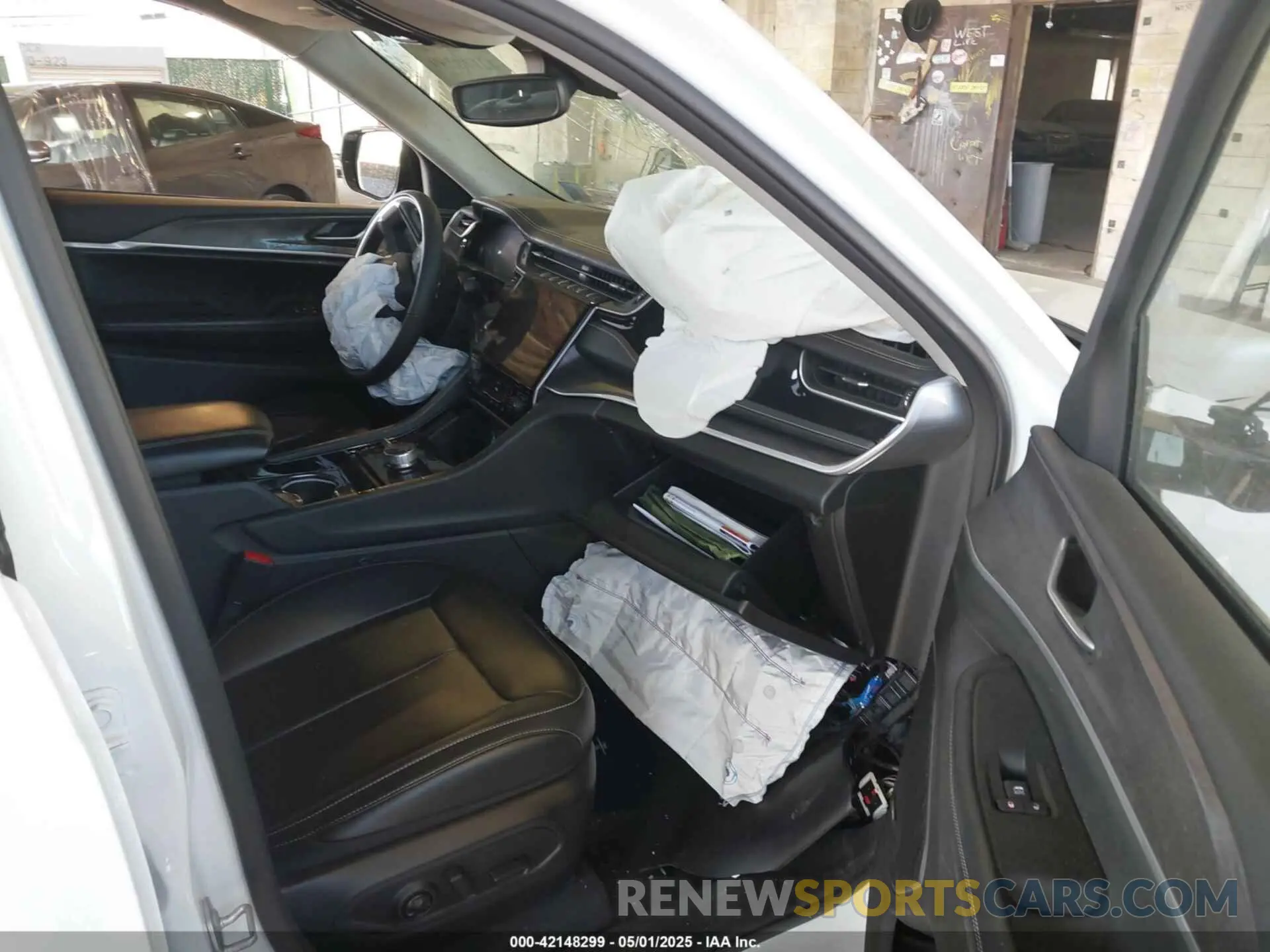 5 Photograph of a damaged car 1C4RJYB60P8880567 JEEP GRAND CHEROKEE 4XE 2023
