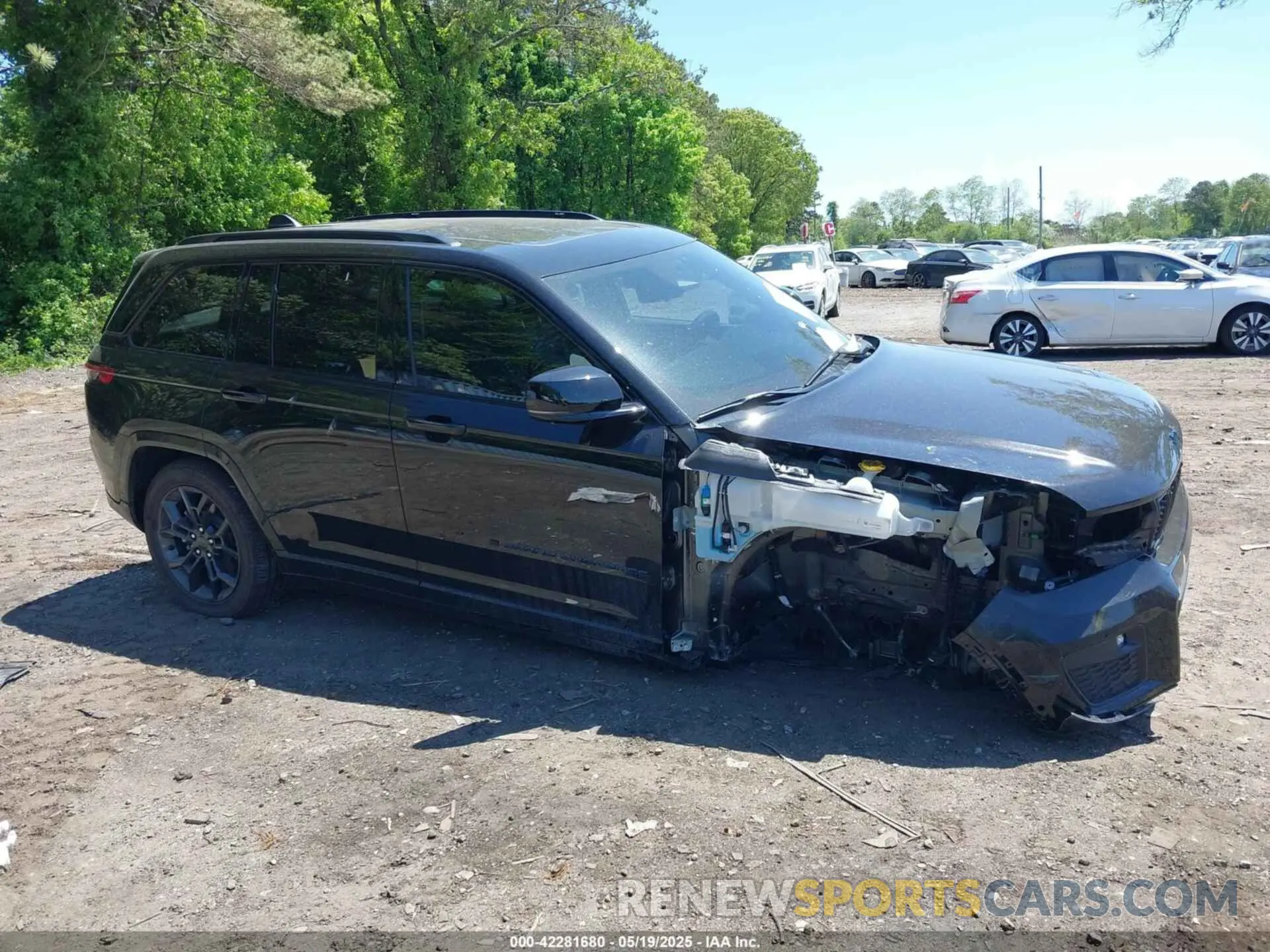 12 Photograph of a damaged car 1C4RJYB61P8904648 JEEP GRAND CHEROKEE 4XE 2023