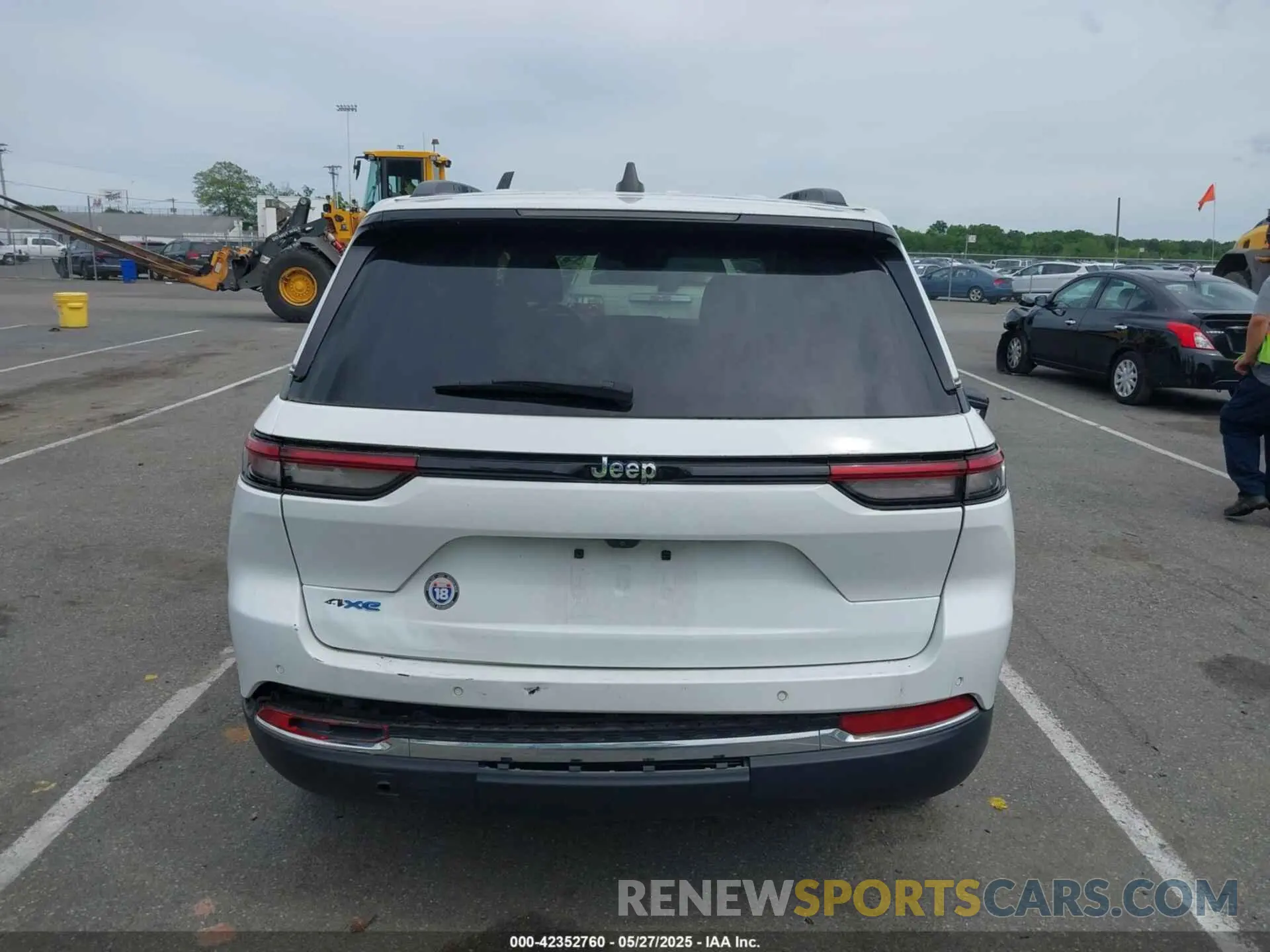 16 Photograph of a damaged car 1C4RJYB68P8775243 JEEP GRAND CHEROKEE 4XE 2023