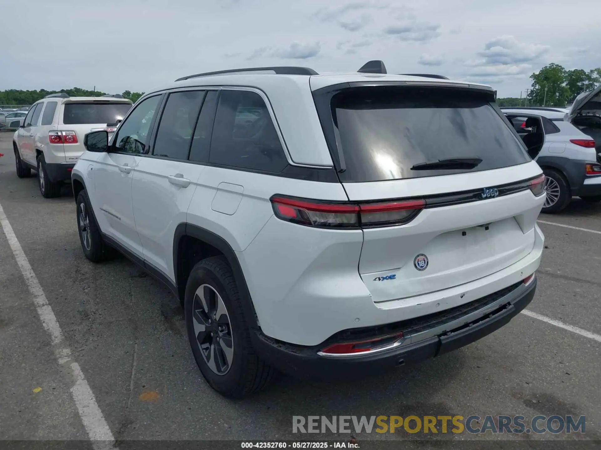 3 Photograph of a damaged car 1C4RJYB68P8775243 JEEP GRAND CHEROKEE 4XE 2023