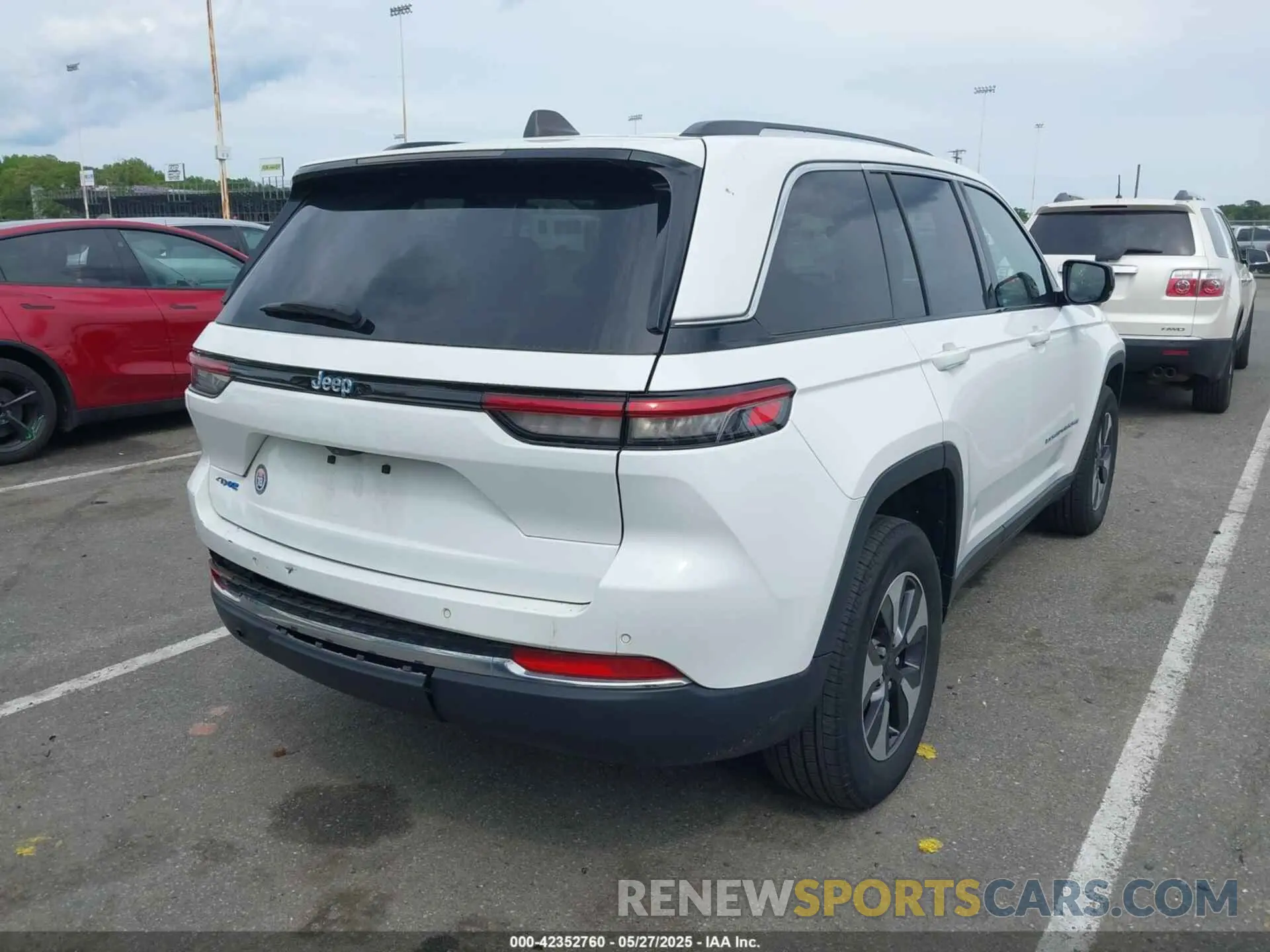 4 Photograph of a damaged car 1C4RJYB68P8775243 JEEP GRAND CHEROKEE 4XE 2023