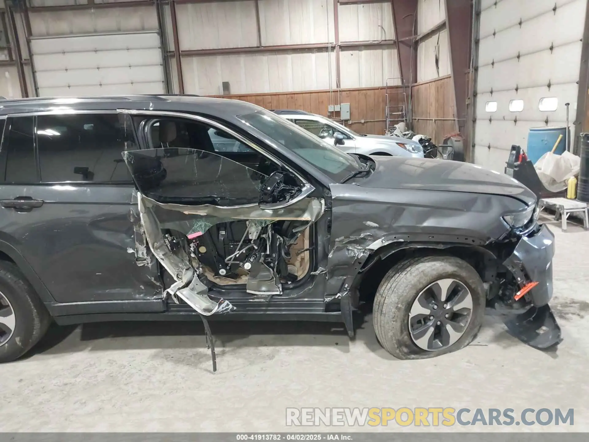 6 Photograph of a damaged car 1C4RJYB6XPC664772 JEEP GRAND CHEROKEE 4XE 2023