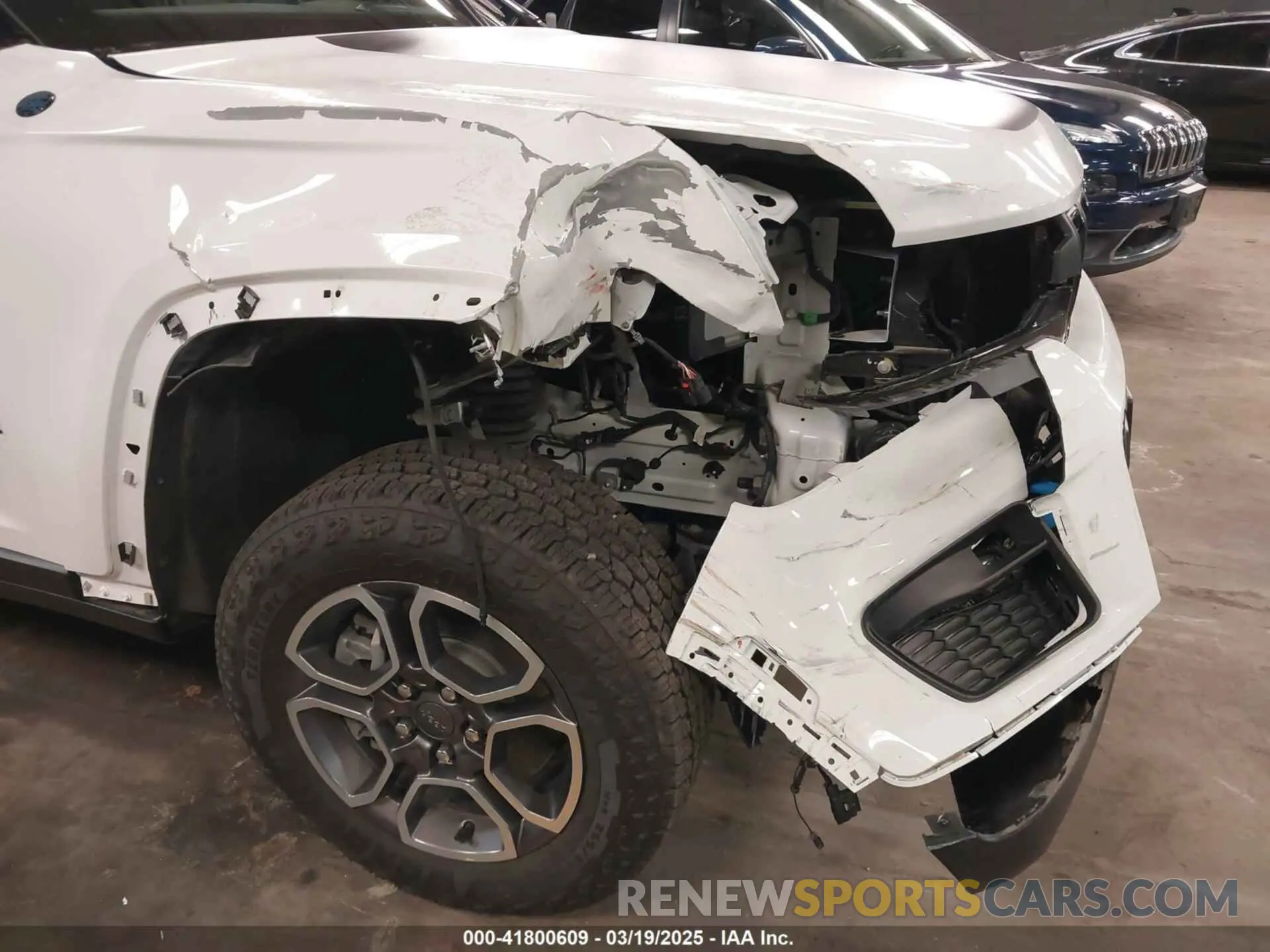 18 Photograph of a damaged car 1C4RJYC60P8891714 JEEP GRAND CHEROKEE 4XE 2023
