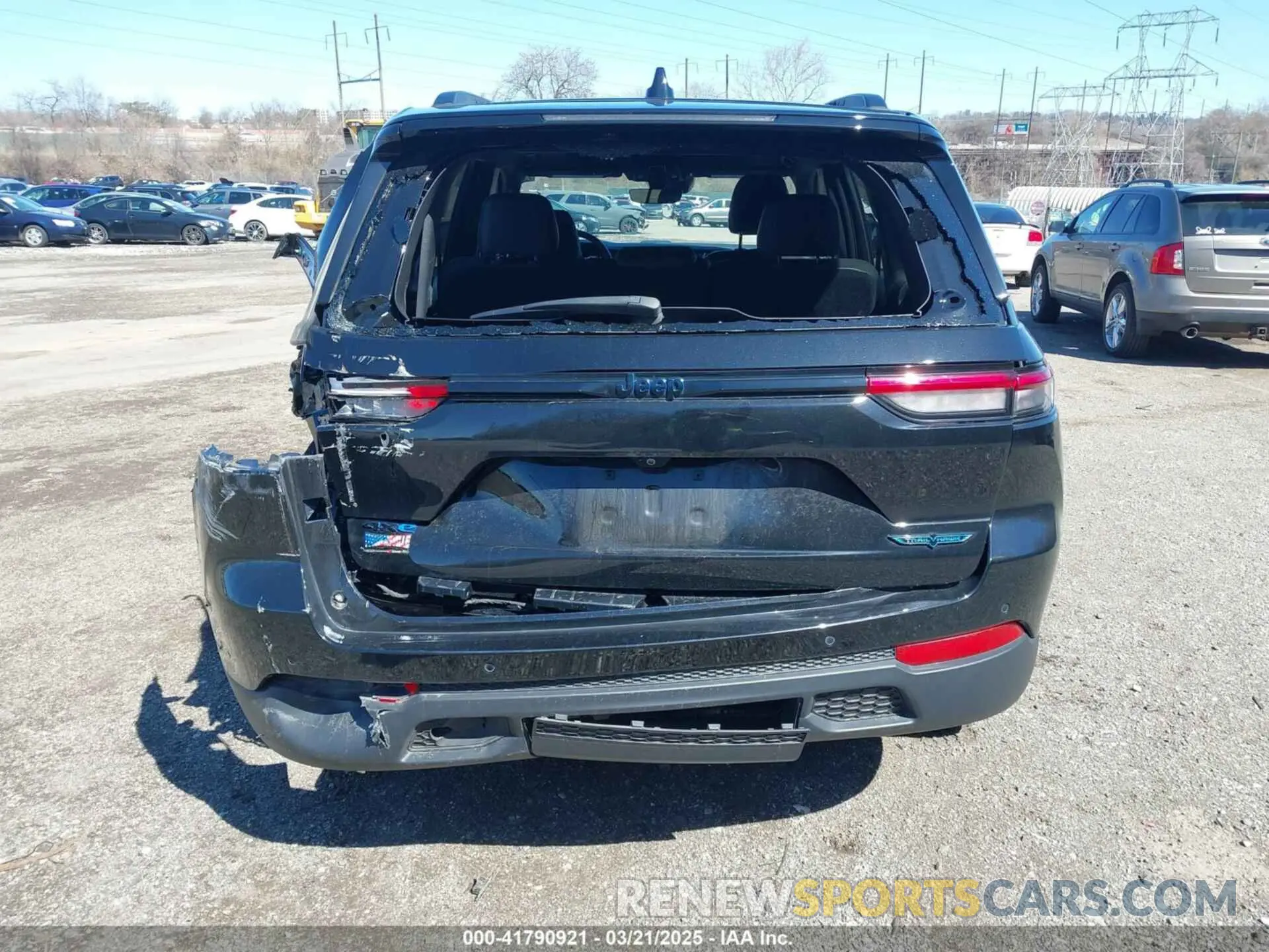17 Photograph of a damaged car 1C4RJYC69P8798805 JEEP GRAND CHEROKEE 4XE 2023