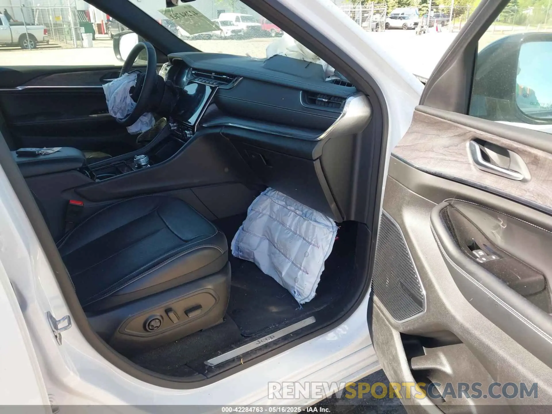 5 Photograph of a damaged car 1C4RJYD67P8791530 JEEP GRAND CHEROKEE 4XE 2023