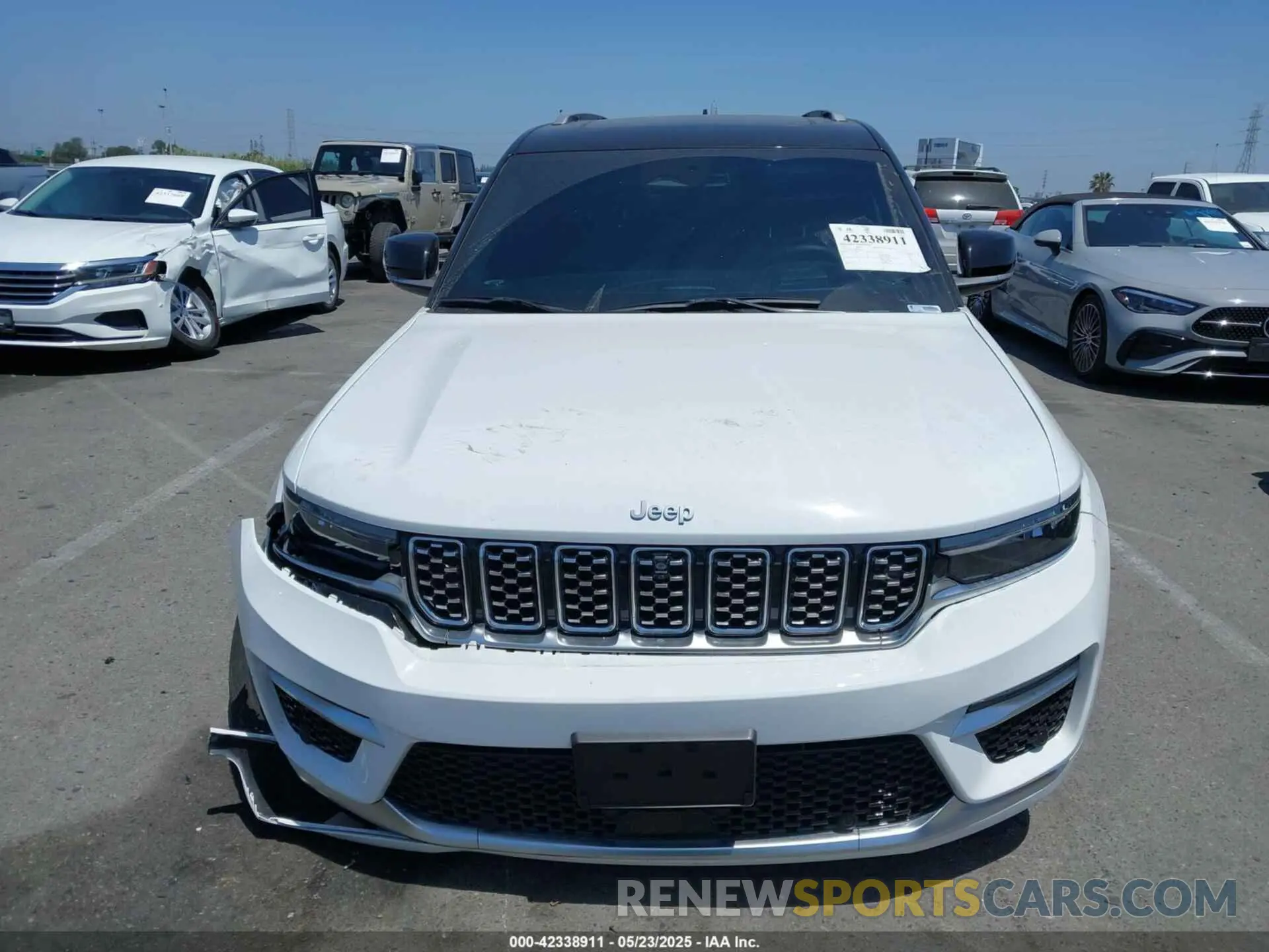12 Photograph of a damaged car 1C4RJYE68P8787968 JEEP GRAND CHEROKEE 4XE 2023