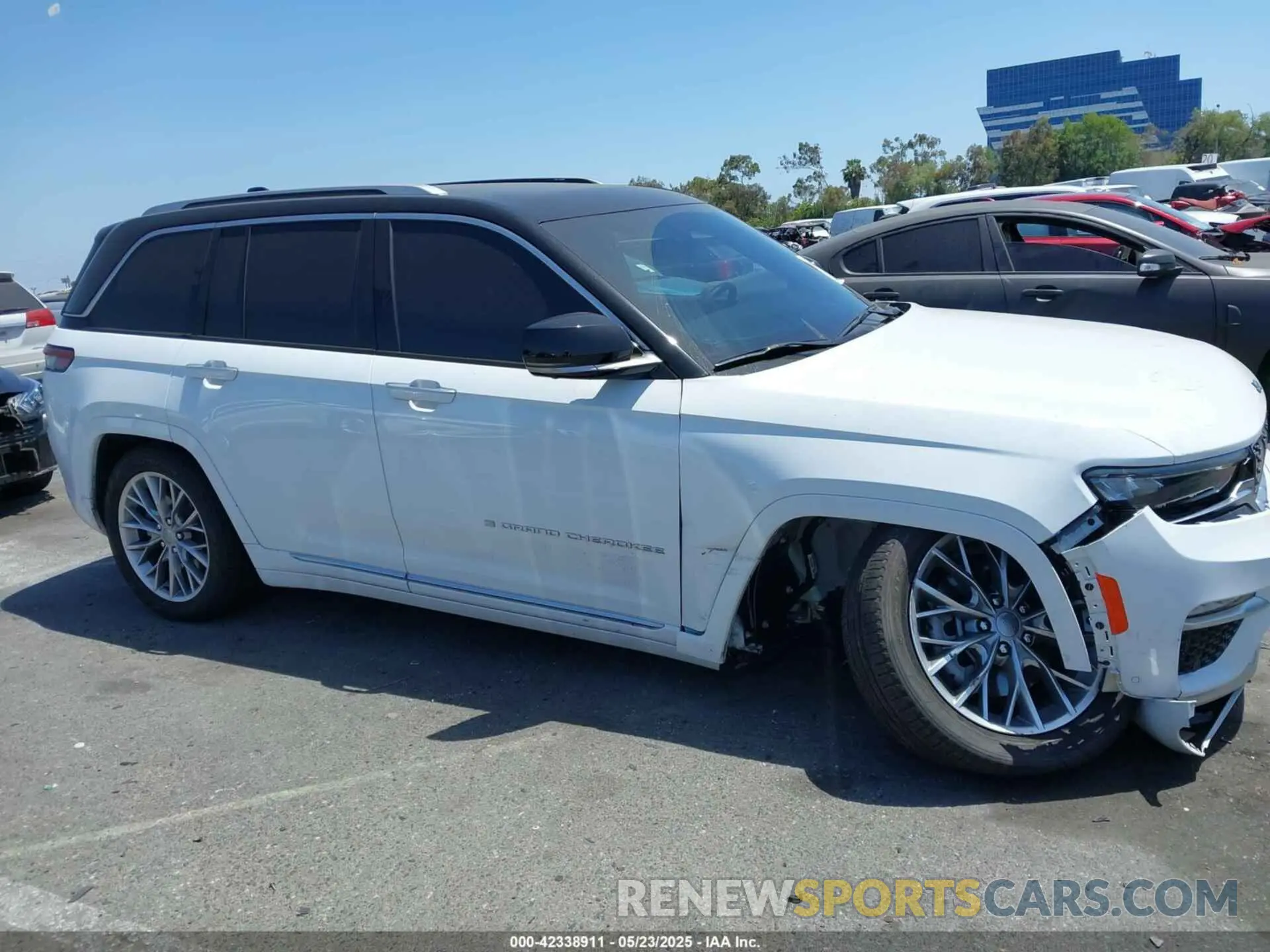 13 Photograph of a damaged car 1C4RJYE68P8787968 JEEP GRAND CHEROKEE 4XE 2023