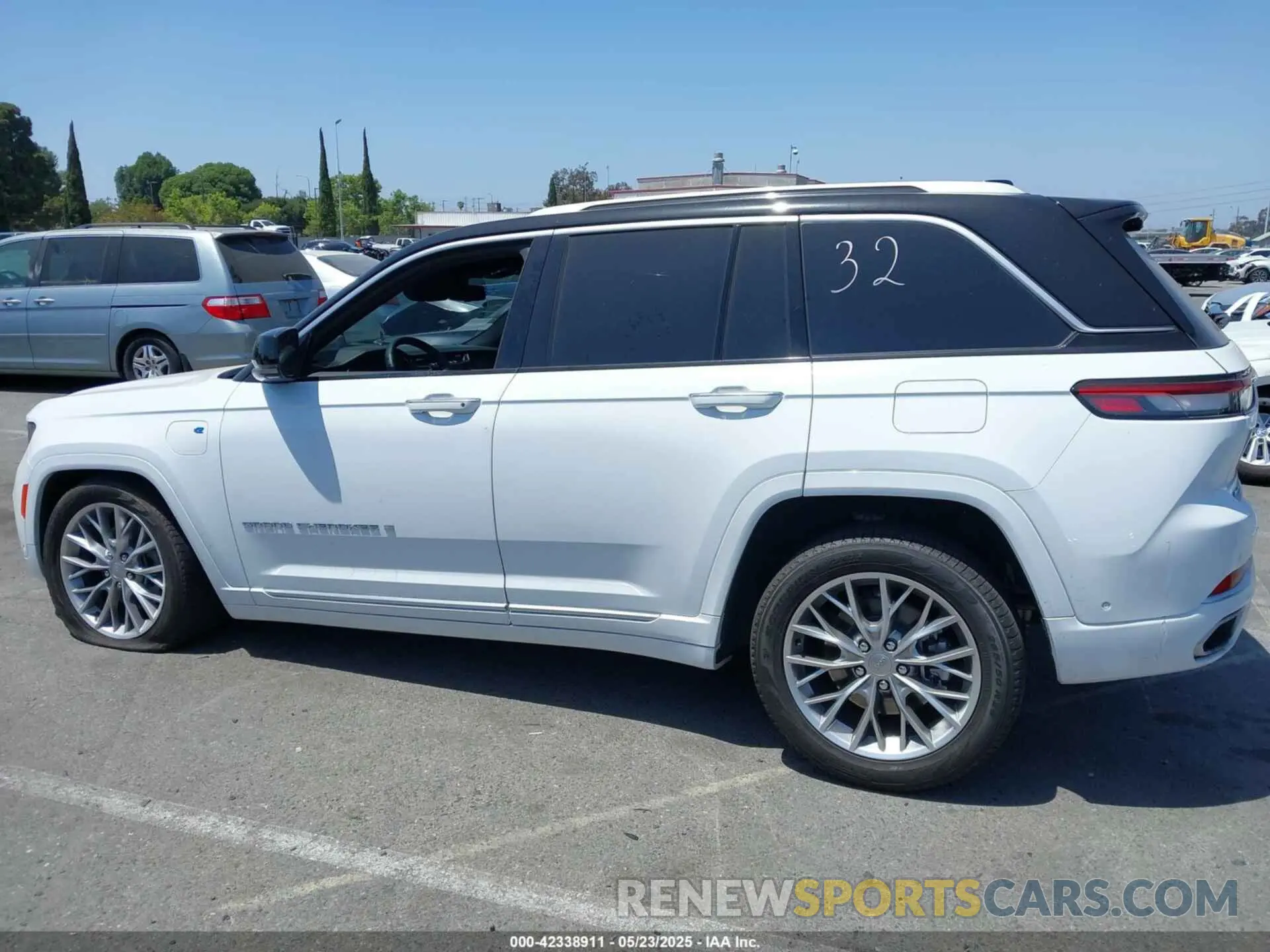 14 Photograph of a damaged car 1C4RJYE68P8787968 JEEP GRAND CHEROKEE 4XE 2023