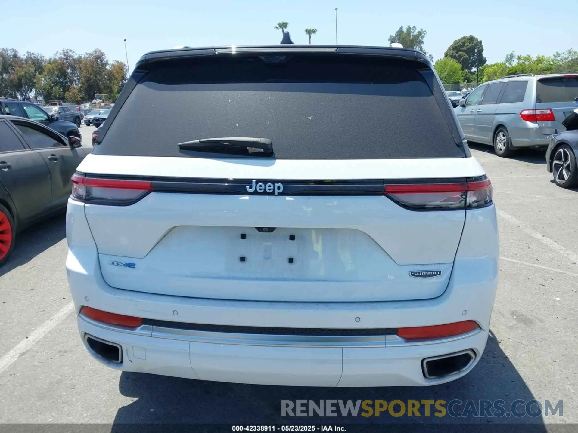 16 Photograph of a damaged car 1C4RJYE68P8787968 JEEP GRAND CHEROKEE 4XE 2023