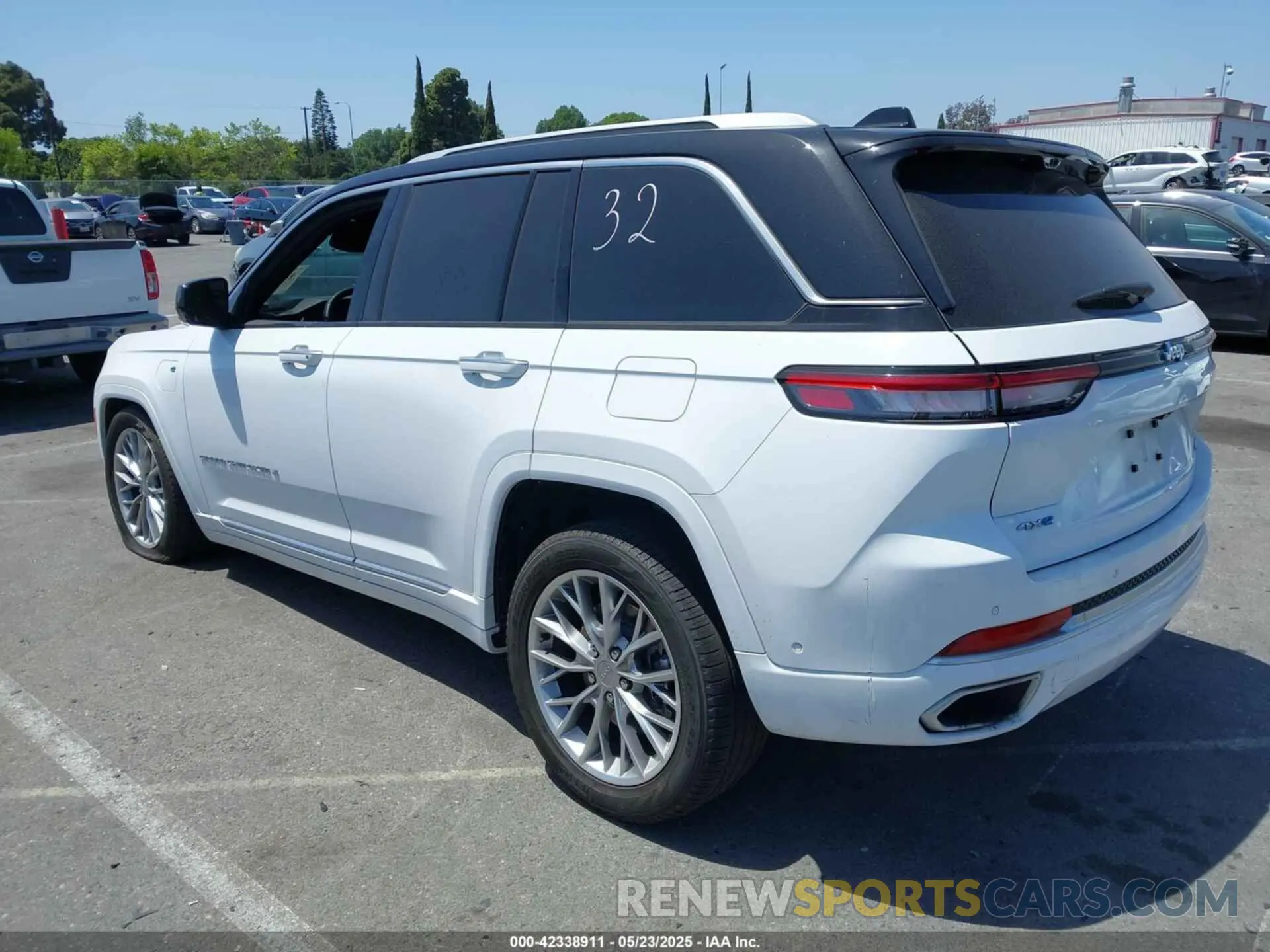3 Photograph of a damaged car 1C4RJYE68P8787968 JEEP GRAND CHEROKEE 4XE 2023