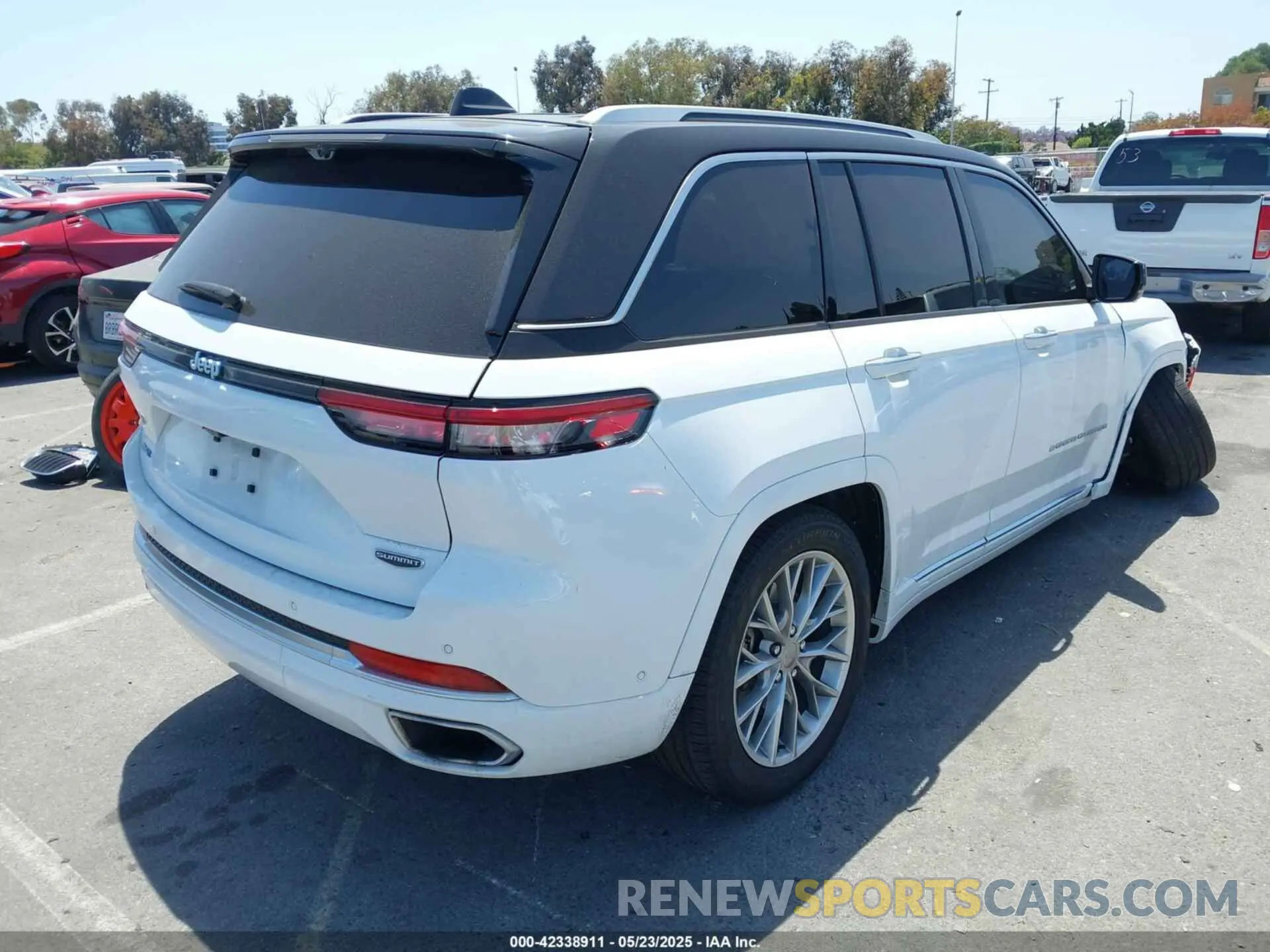 4 Photograph of a damaged car 1C4RJYE68P8787968 JEEP GRAND CHEROKEE 4XE 2023