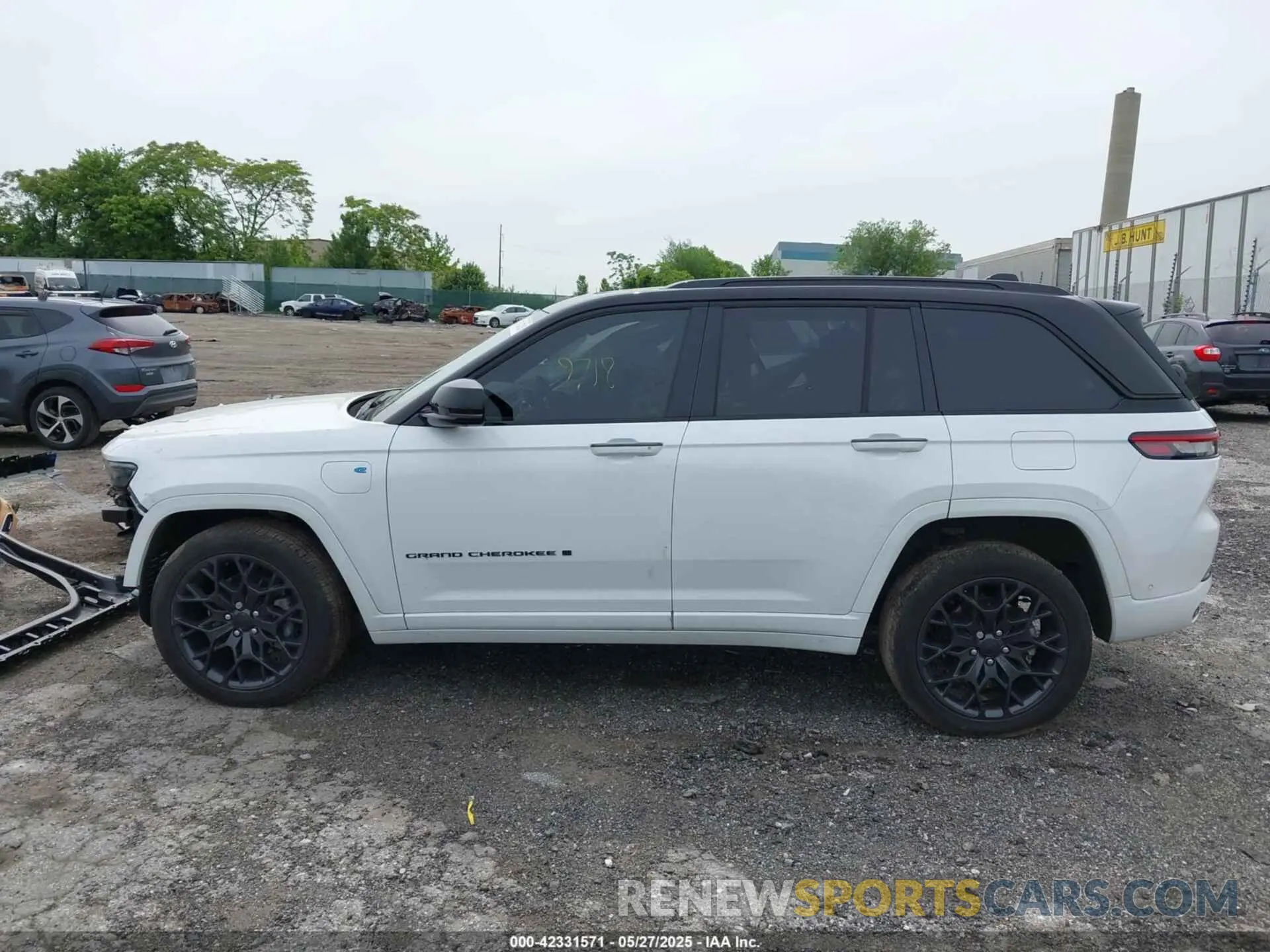 15 Photograph of a damaged car 1C4RJYE68P8904724 JEEP GRAND CHEROKEE 4XE 2023