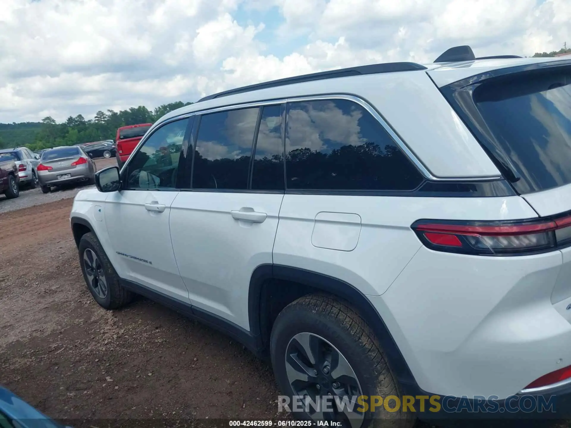 14 Photograph of a damaged car 1C4RJYB60R8518323 JEEP GRAND CHEROKEE 4XE 2024