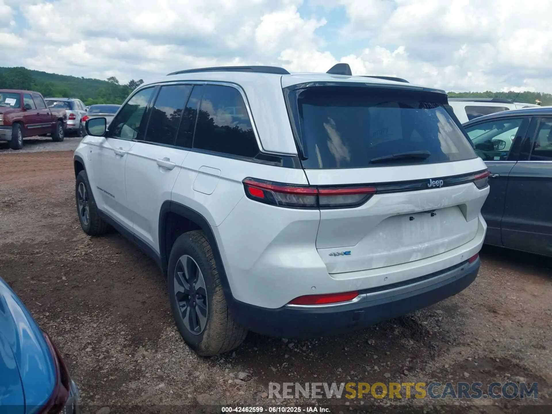 3 Photograph of a damaged car 1C4RJYB60R8518323 JEEP GRAND CHEROKEE 4XE 2024