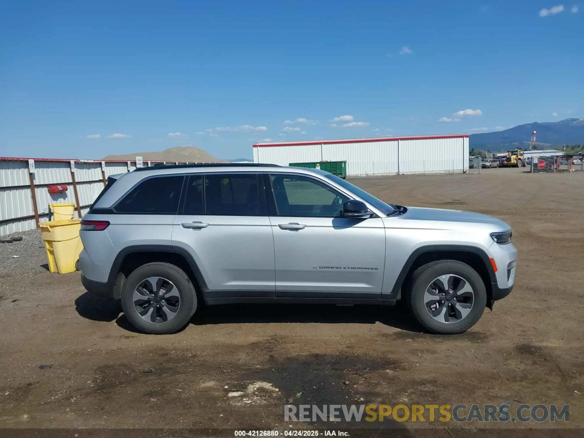 13 Photograph of a damaged car 1C4RJYB60R8566856 JEEP GRAND CHEROKEE 4XE 2024