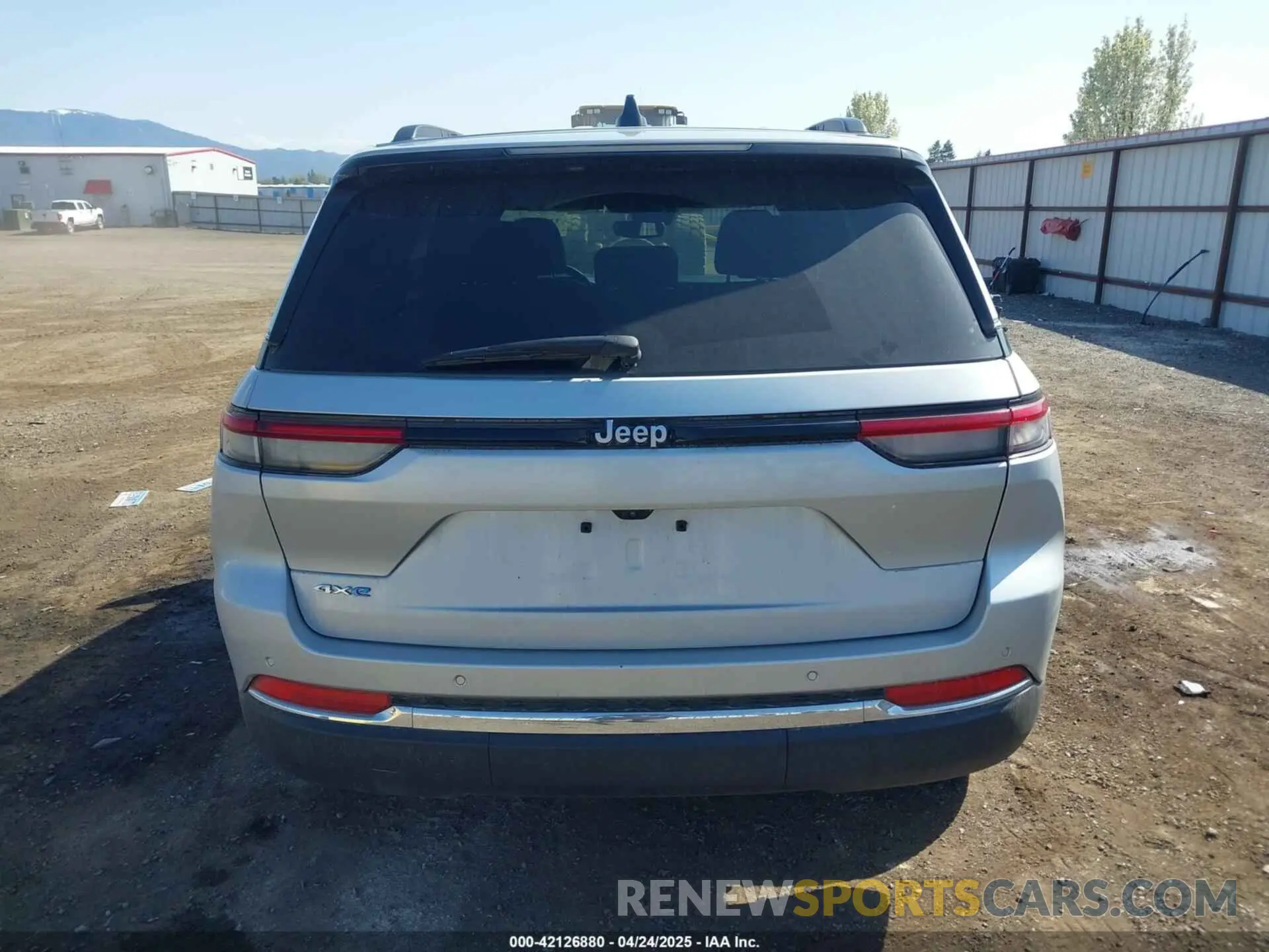 16 Photograph of a damaged car 1C4RJYB60R8566856 JEEP GRAND CHEROKEE 4XE 2024