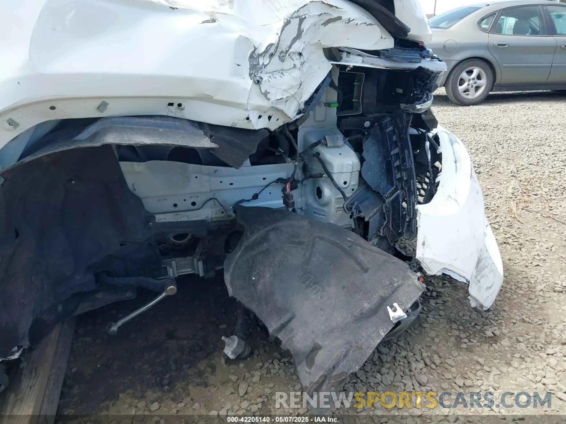 19 Photograph of a damaged car 1C4RJYB60RC120378 JEEP GRAND CHEROKEE 4XE 2024