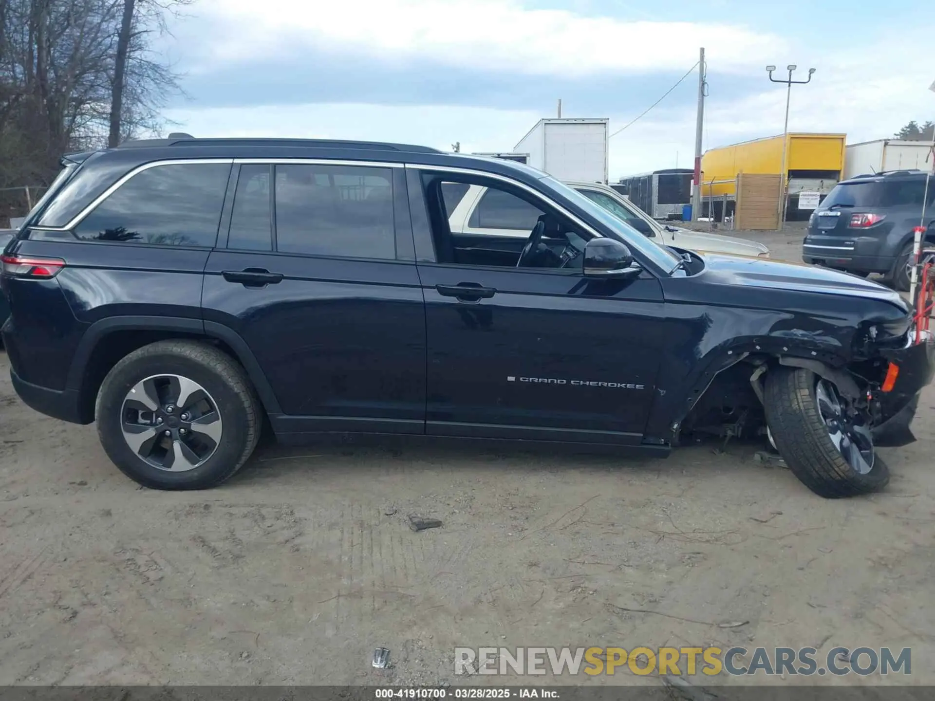 13 Photograph of a damaged car 1C4RJYB60RC142770 JEEP GRAND CHEROKEE 4XE 2024