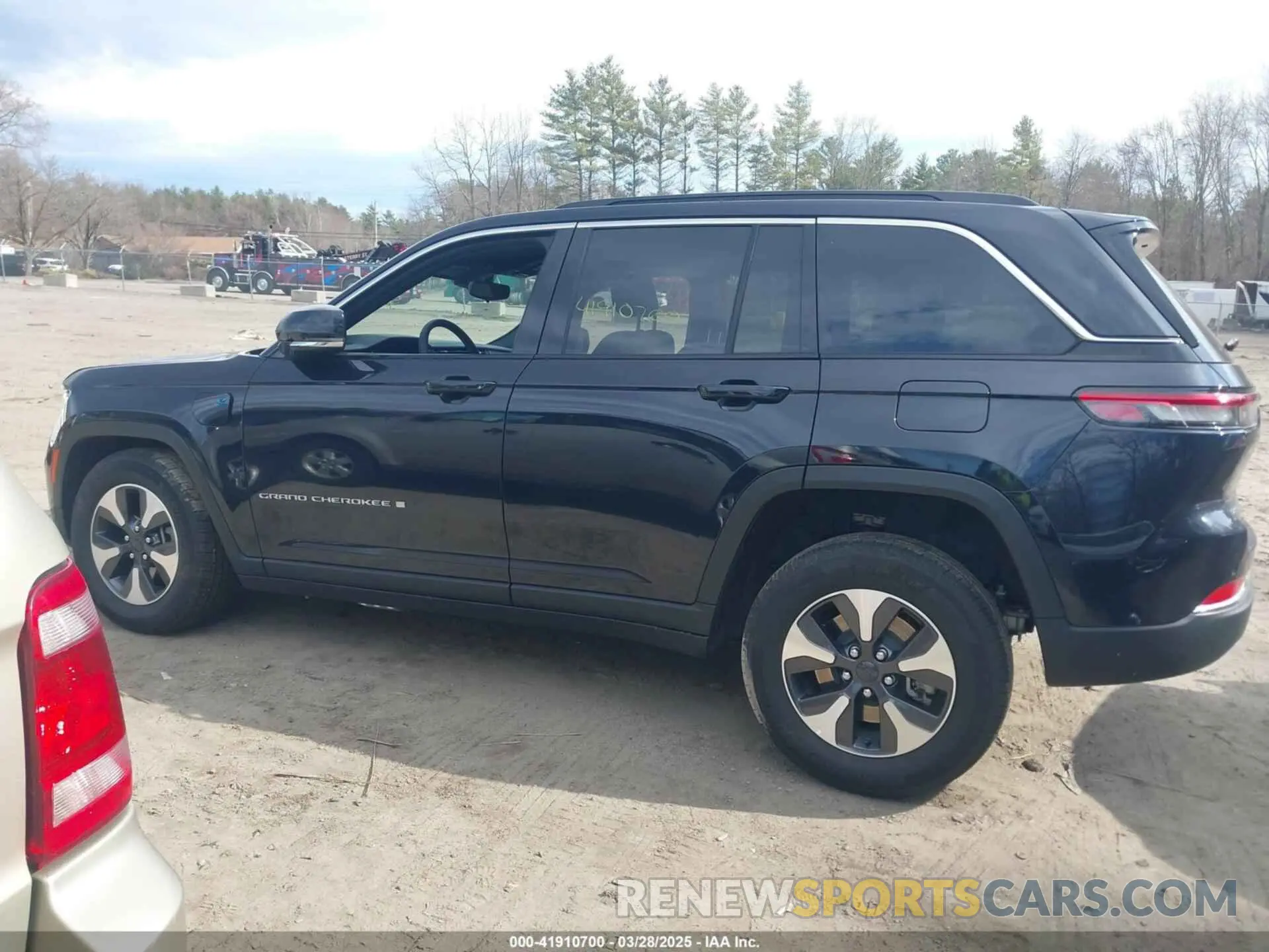 14 Photograph of a damaged car 1C4RJYB60RC142770 JEEP GRAND CHEROKEE 4XE 2024