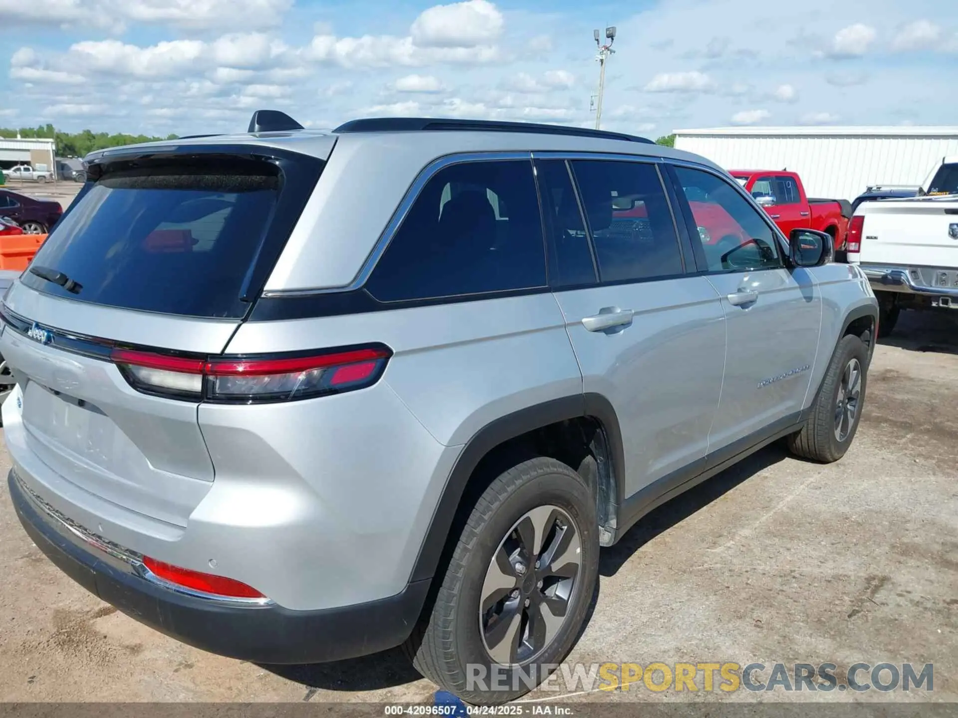 14 Photograph of a damaged car 1C4RJYB60RC181780 JEEP GRAND CHEROKEE 4XE 2024