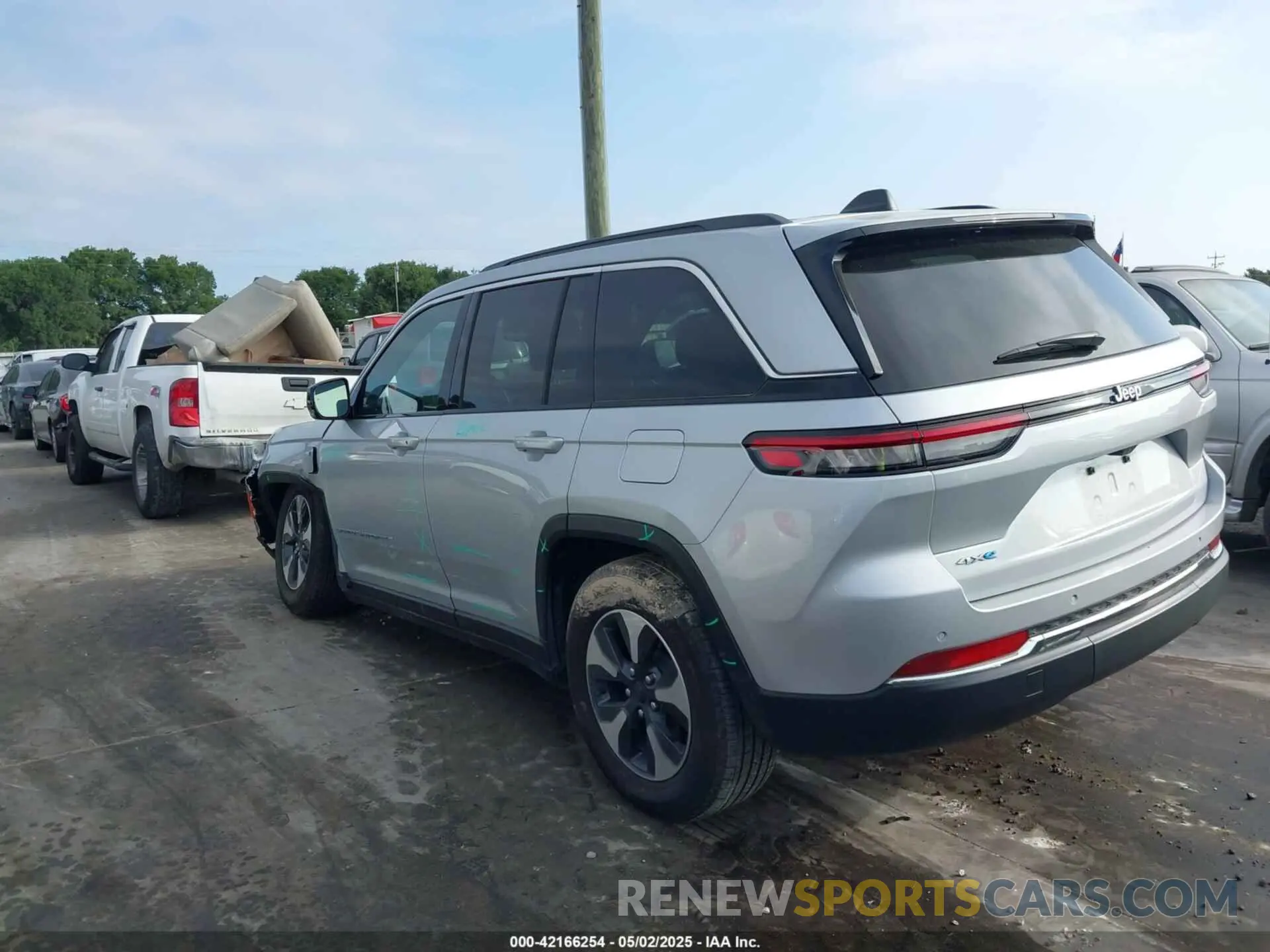 14 Photograph of a damaged car 1C4RJYB61R8517052 JEEP GRAND CHEROKEE 4XE 2024