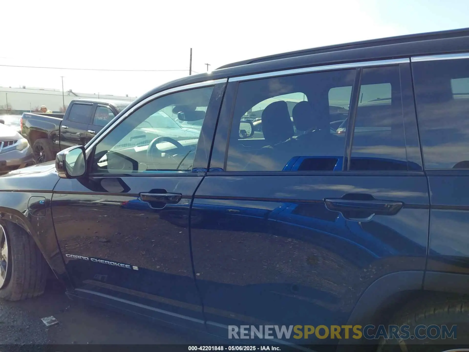 14 Photograph of a damaged car 1C4RJYB61RC120292 JEEP GRAND CHEROKEE 4XE 2024