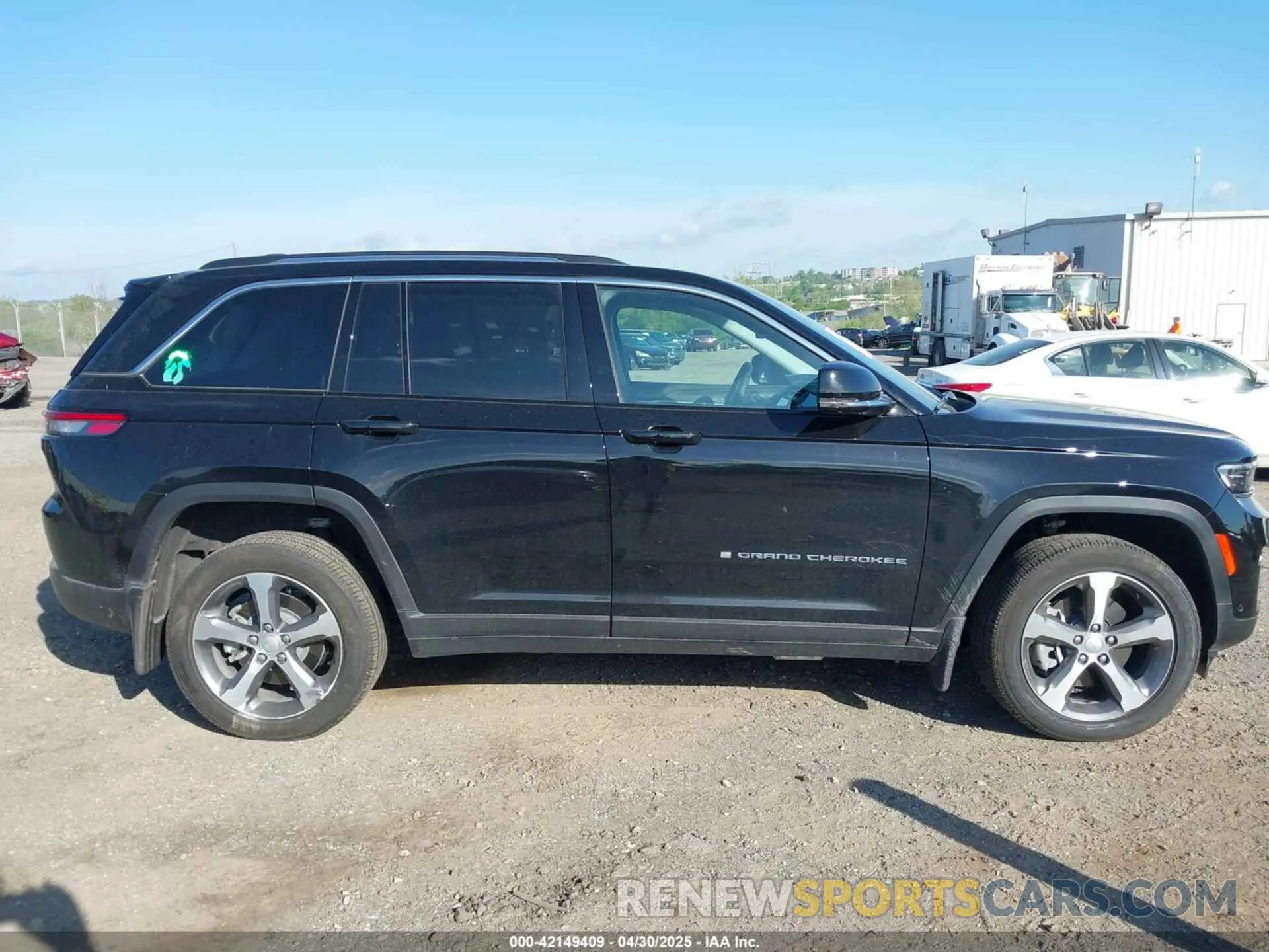 14 Photograph of a damaged car 1C4RJYB61RC713750 JEEP GRAND CHEROKEE 4XE 2024