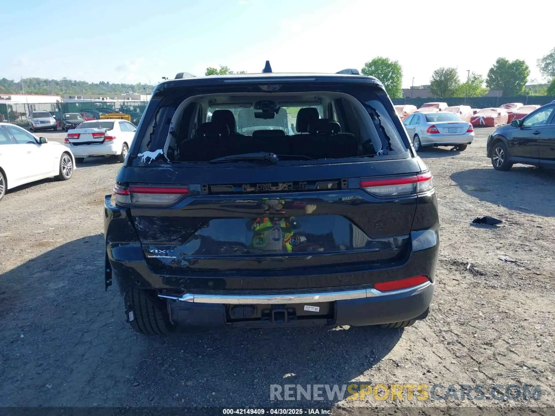 17 Photograph of a damaged car 1C4RJYB61RC713750 JEEP GRAND CHEROKEE 4XE 2024
