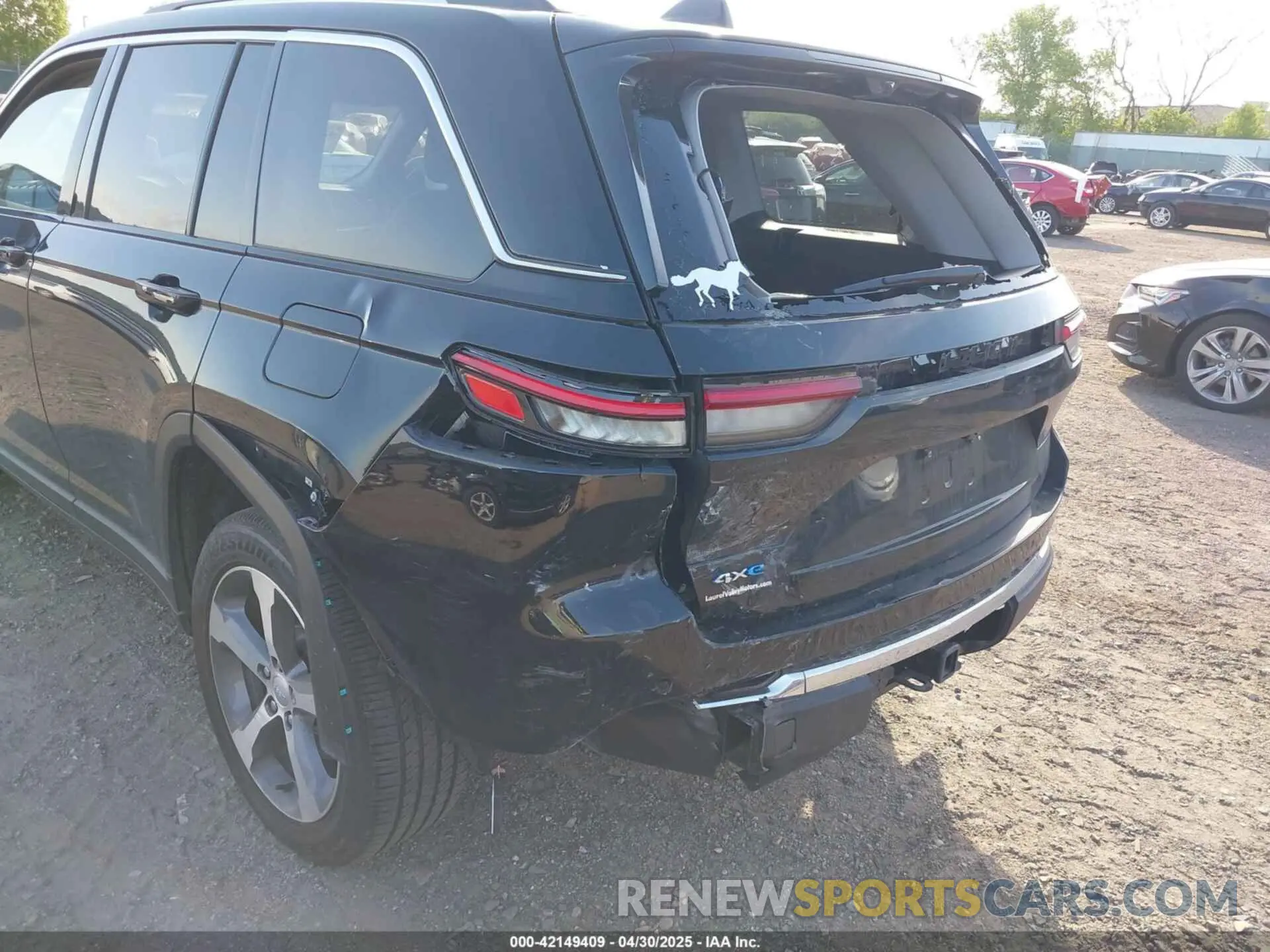 18 Photograph of a damaged car 1C4RJYB61RC713750 JEEP GRAND CHEROKEE 4XE 2024