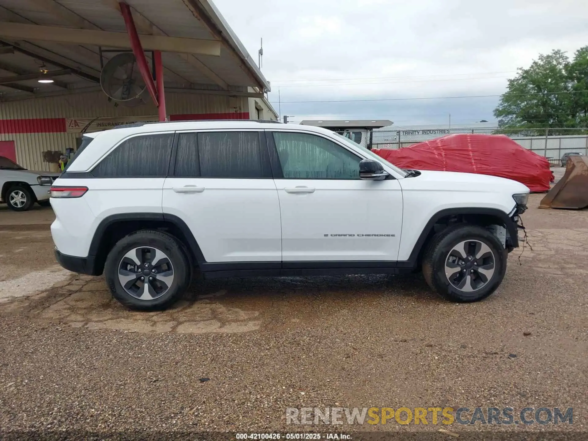 13 Photograph of a damaged car 1C4RJYB61RC721346 JEEP GRAND CHEROKEE 4XE 2024