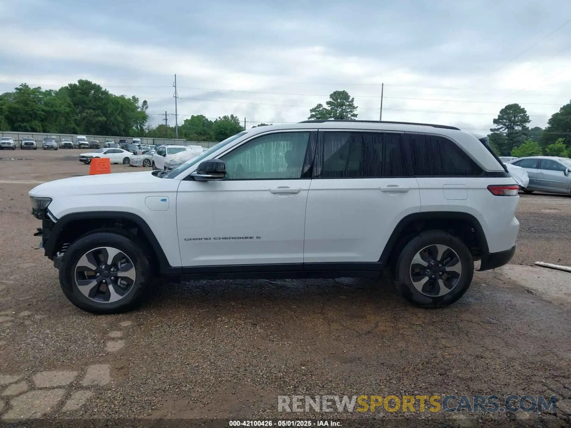 14 Photograph of a damaged car 1C4RJYB61RC721346 JEEP GRAND CHEROKEE 4XE 2024