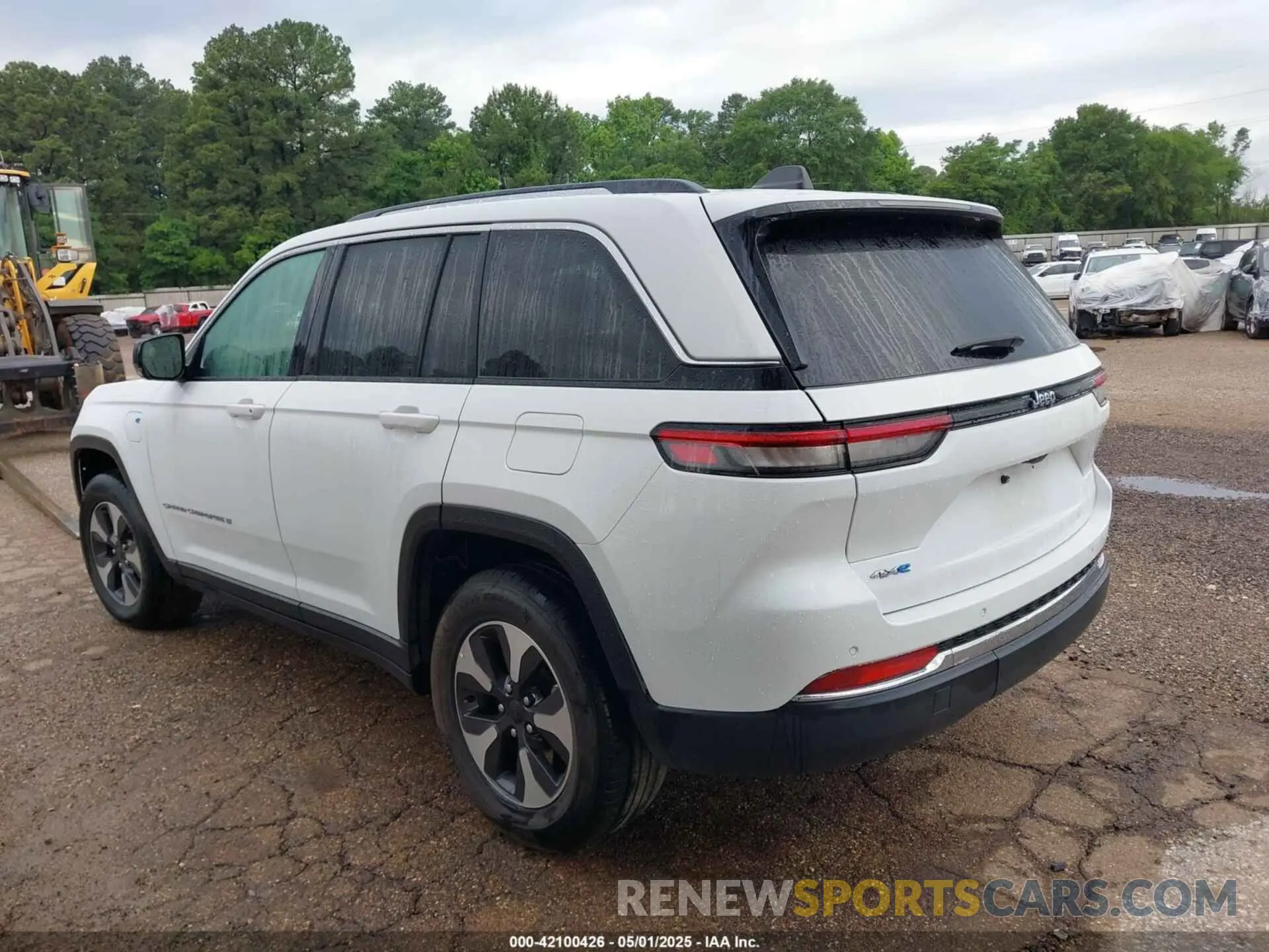 3 Photograph of a damaged car 1C4RJYB61RC721346 JEEP GRAND CHEROKEE 4XE 2024