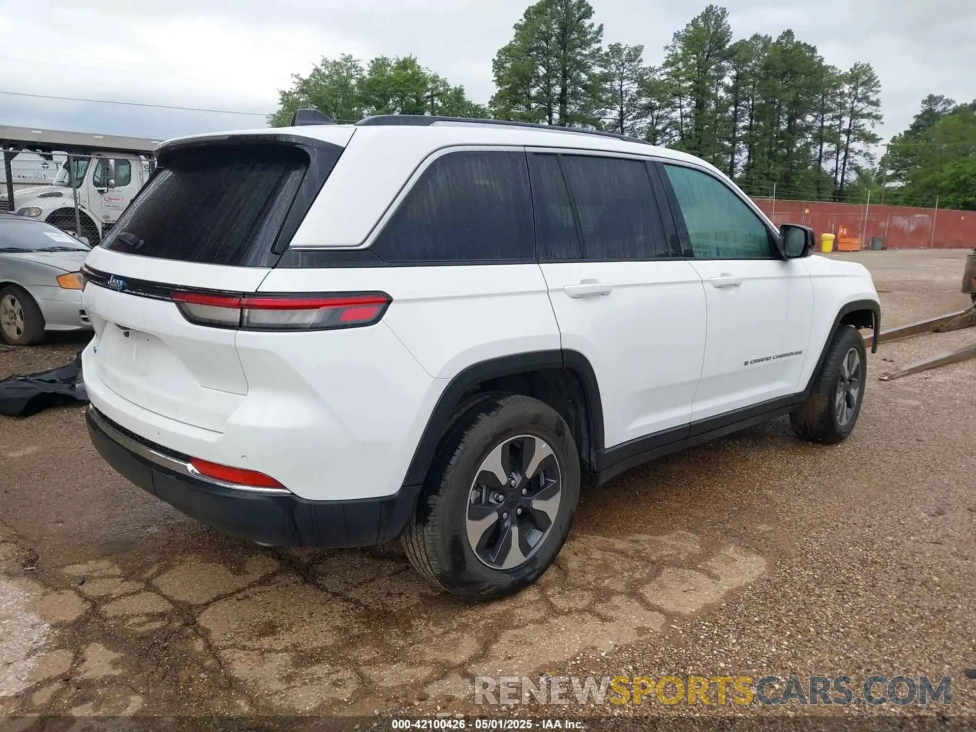 4 Photograph of a damaged car 1C4RJYB61RC721346 JEEP GRAND CHEROKEE 4XE 2024