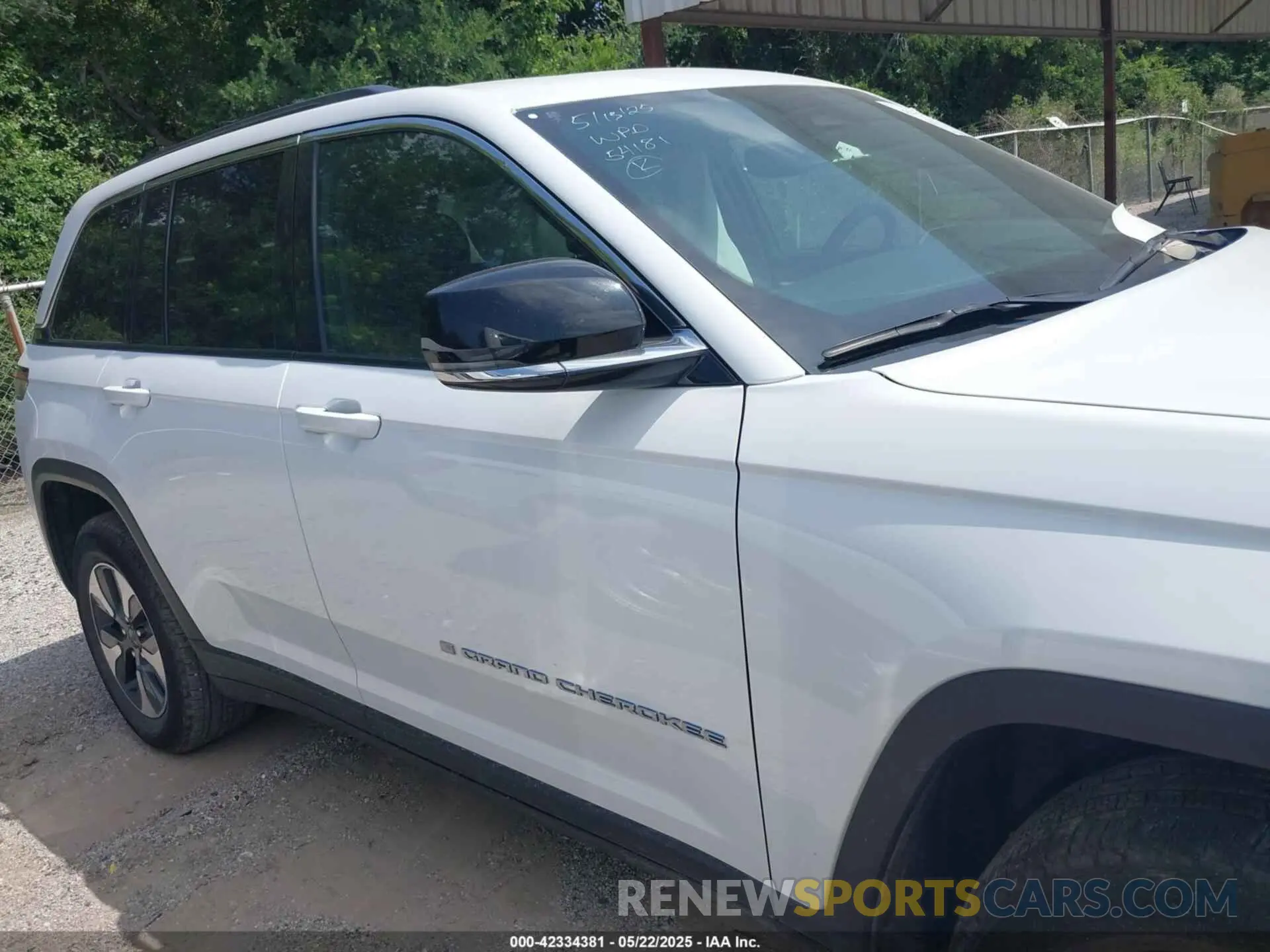 13 Photograph of a damaged car 1C4RJYB62R8516685 JEEP GRAND CHEROKEE 4XE 2024