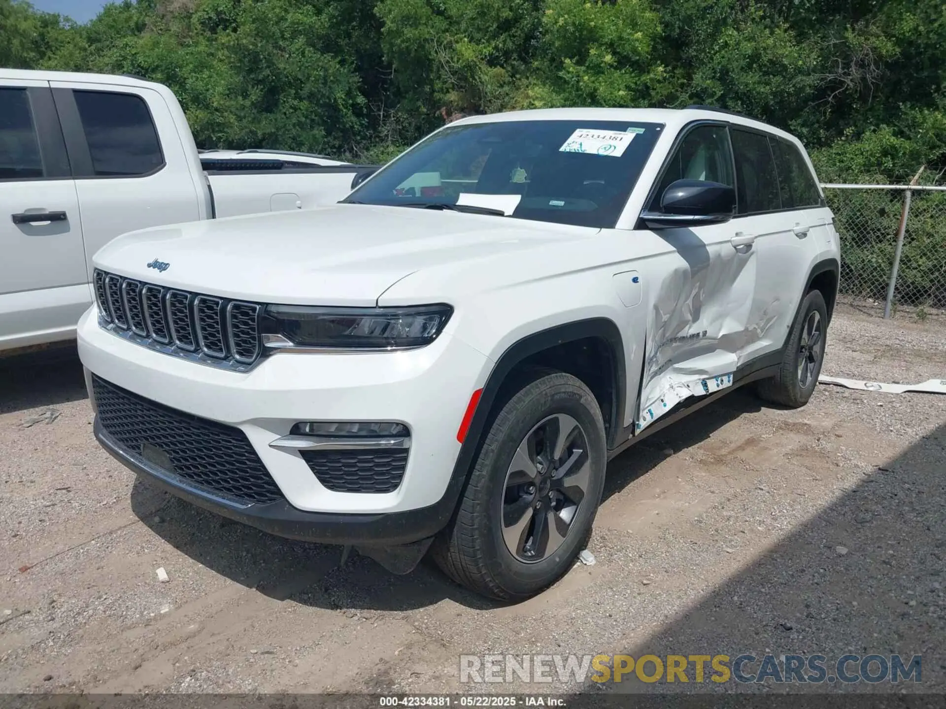 2 Photograph of a damaged car 1C4RJYB62R8516685 JEEP GRAND CHEROKEE 4XE 2024