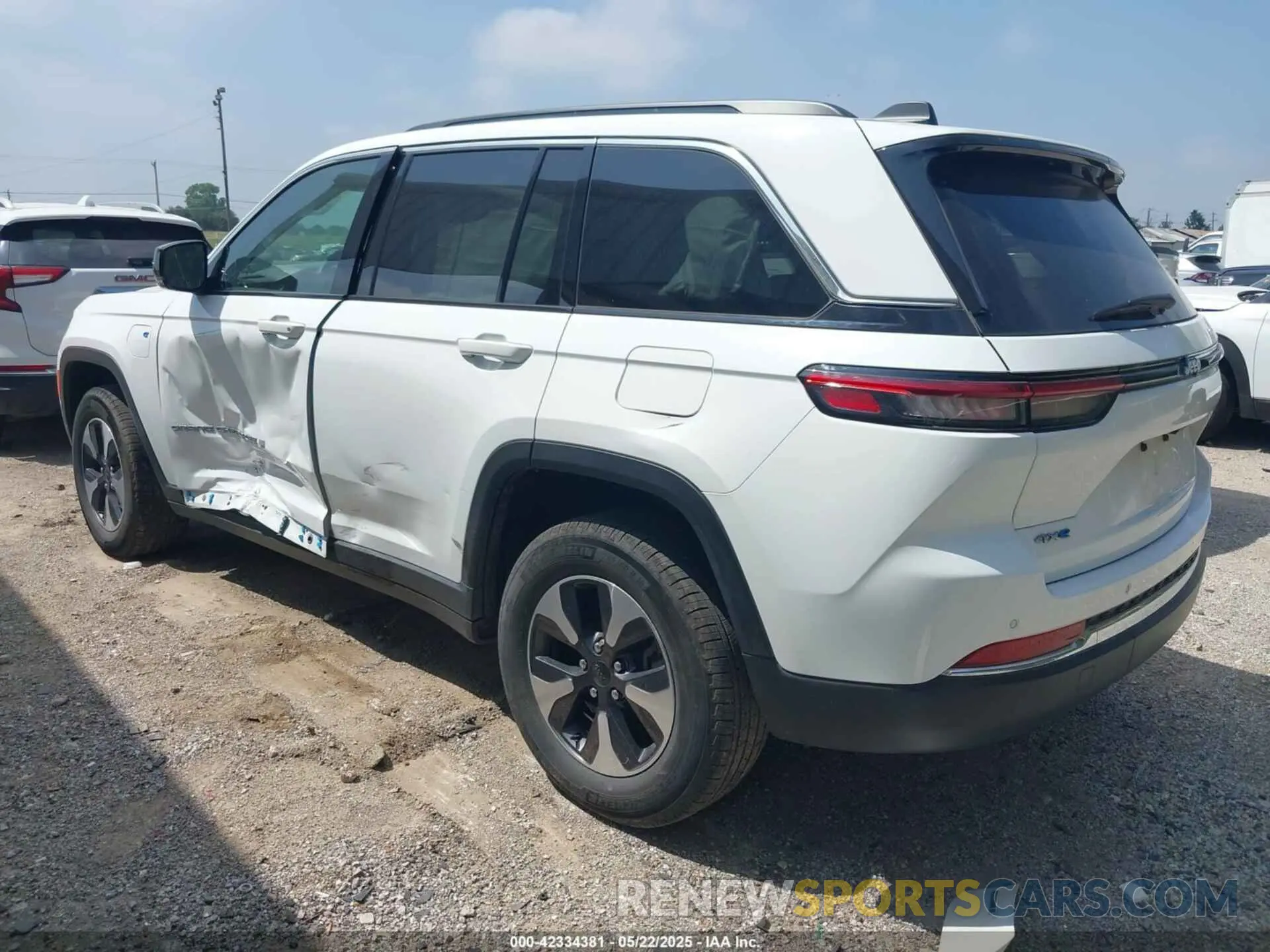 3 Photograph of a damaged car 1C4RJYB62R8516685 JEEP GRAND CHEROKEE 4XE 2024