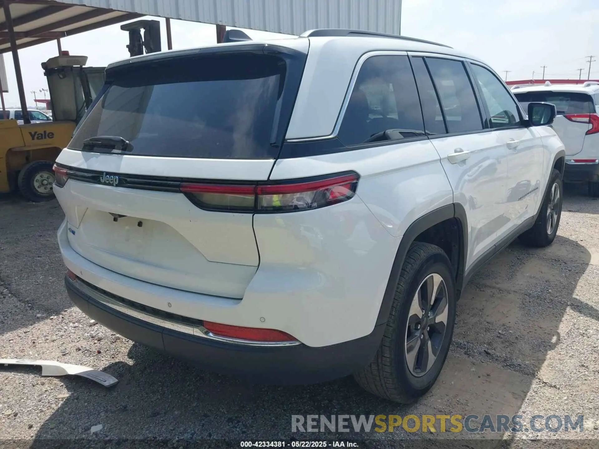 4 Photograph of a damaged car 1C4RJYB62R8516685 JEEP GRAND CHEROKEE 4XE 2024