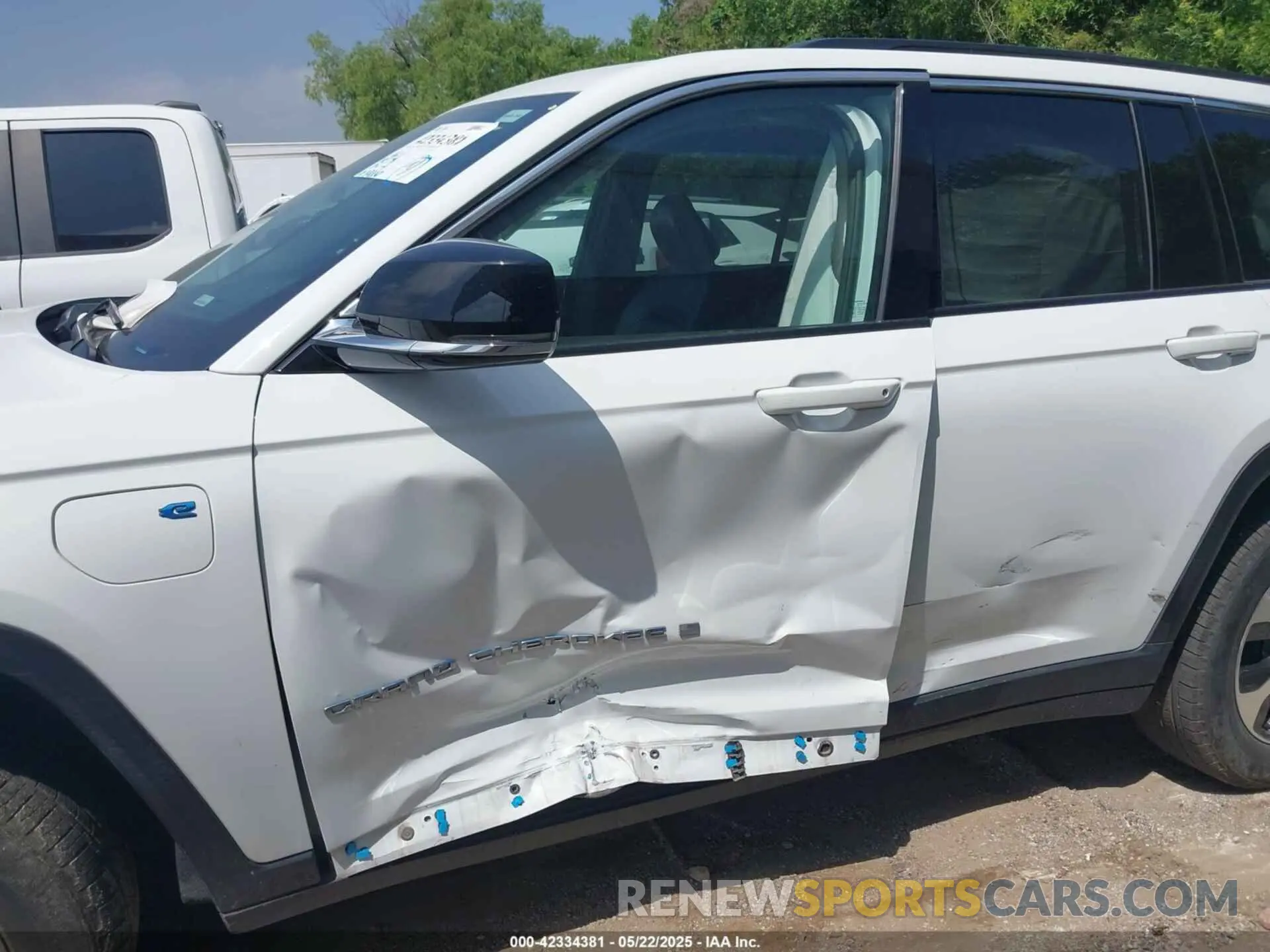 6 Photograph of a damaged car 1C4RJYB62R8516685 JEEP GRAND CHEROKEE 4XE 2024