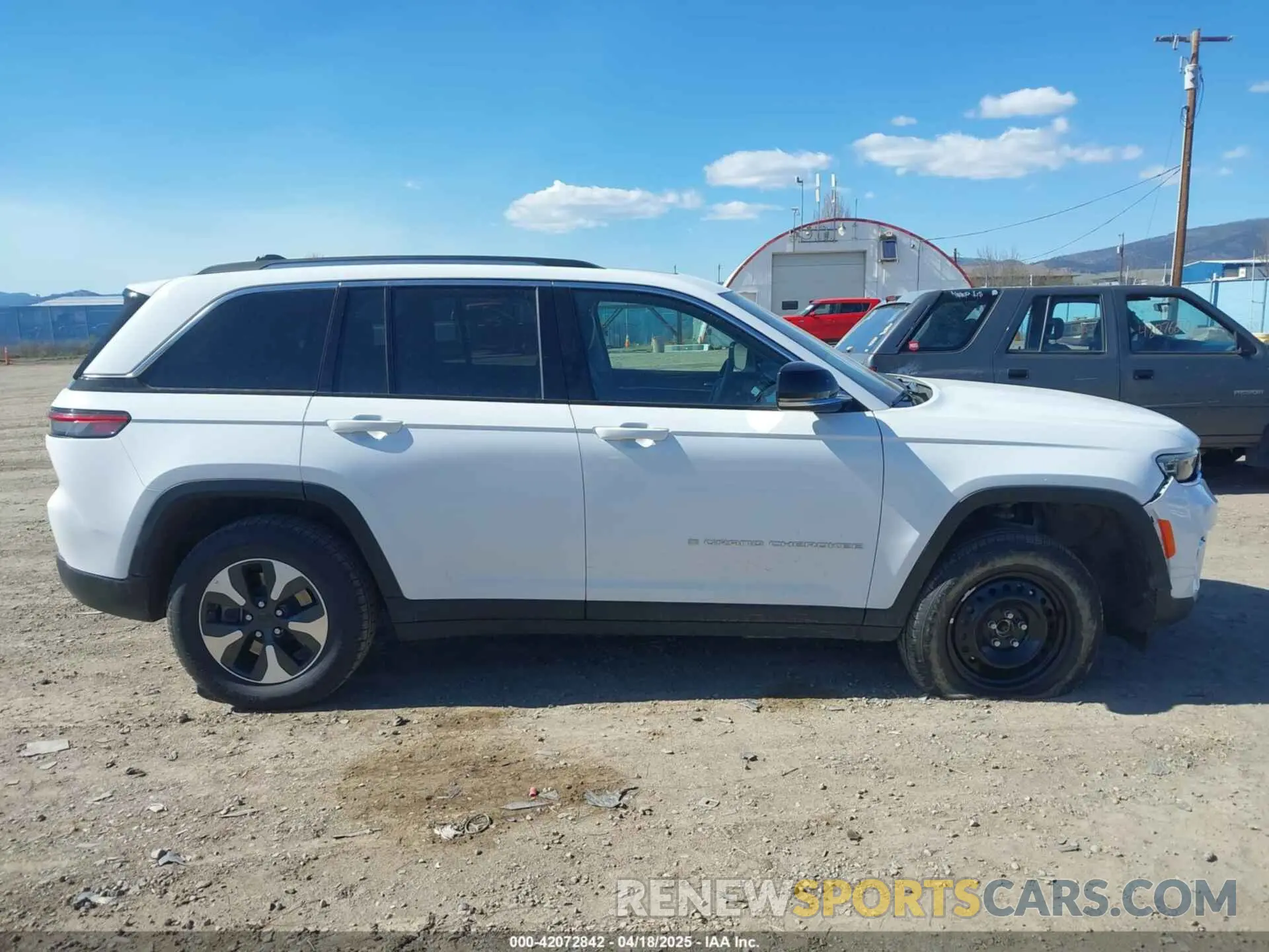 14 Photograph of a damaged car 1C4RJYB62R8958527 JEEP GRAND CHEROKEE 4XE 2024